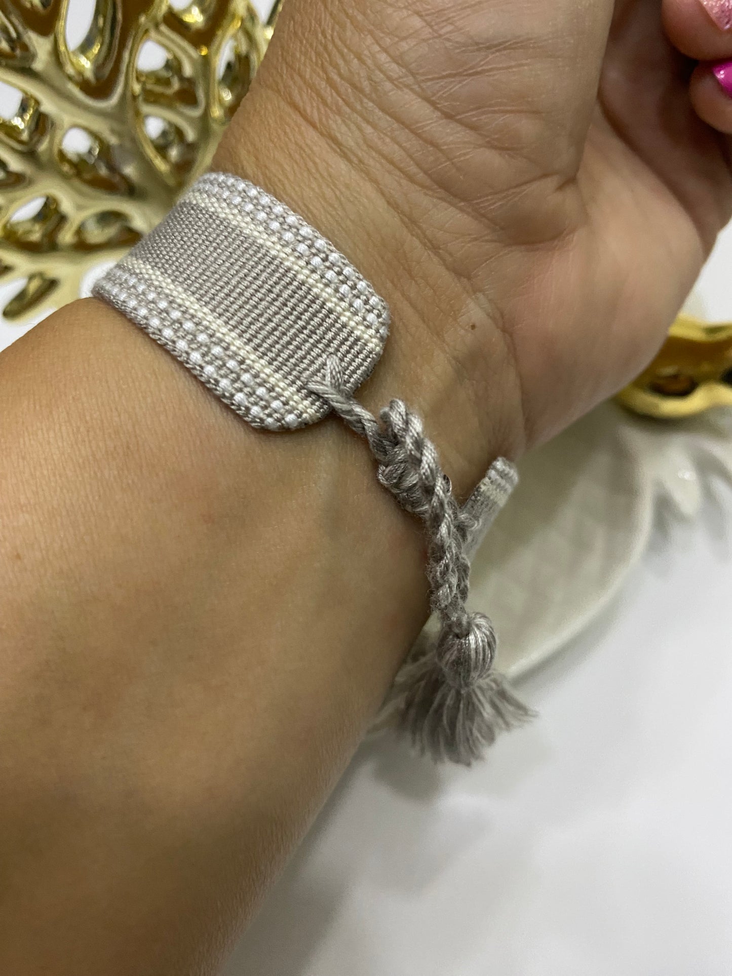 Pulsera Fe Esencial tejida gris