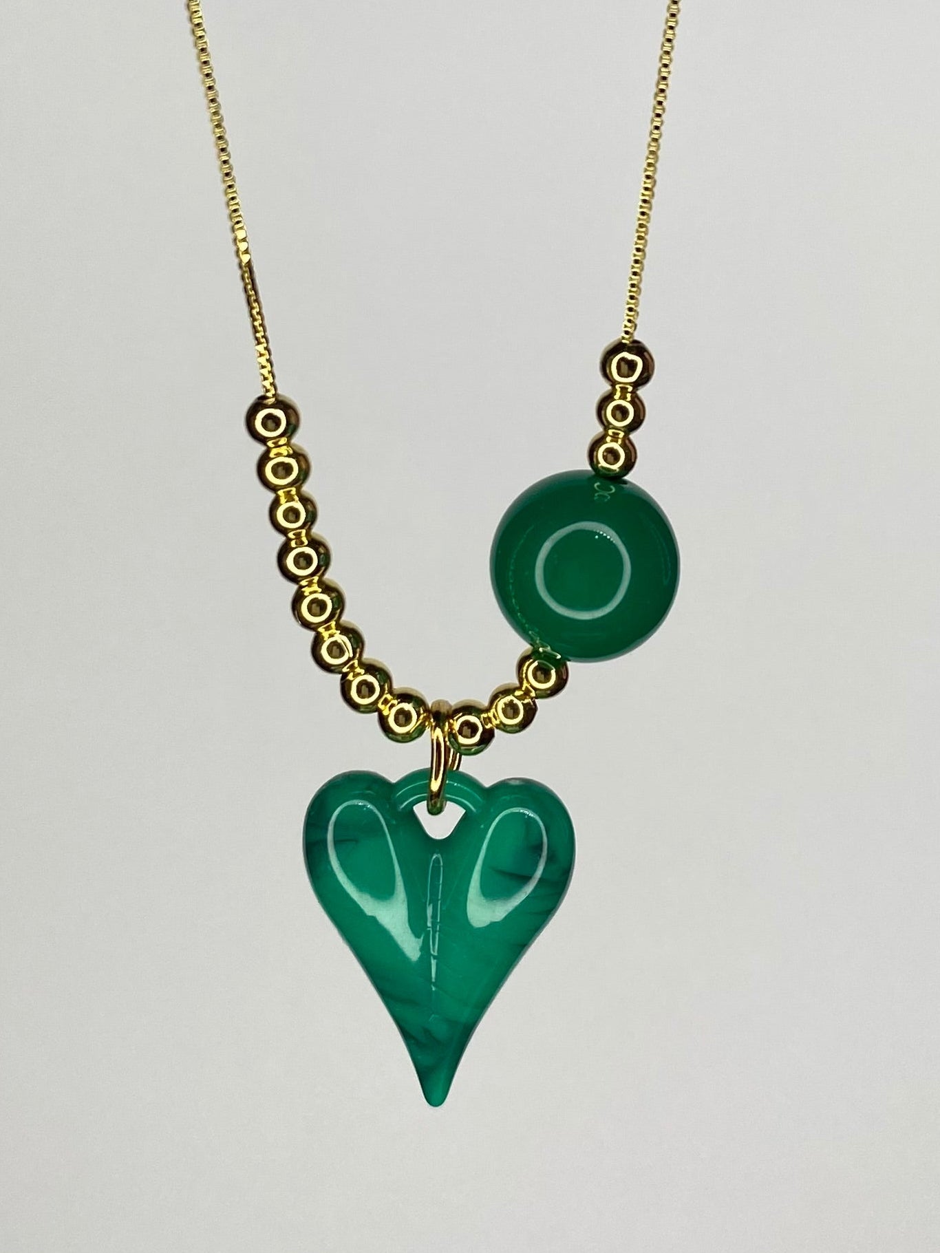 Collar amor esperanza , Cadena baño oro y colgantes acrílicos