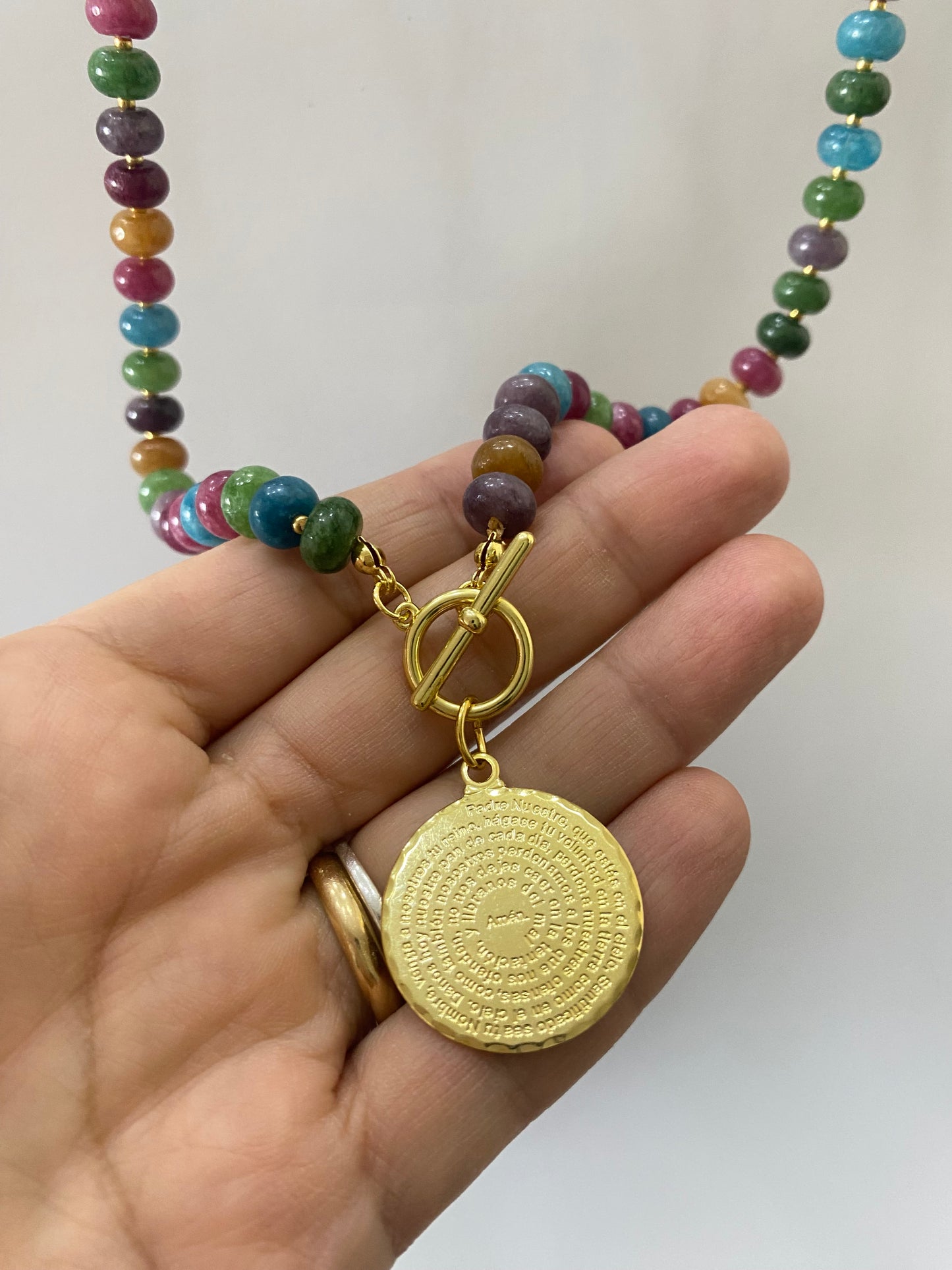 Collar Padre nuestro piedras naturales y baño oro