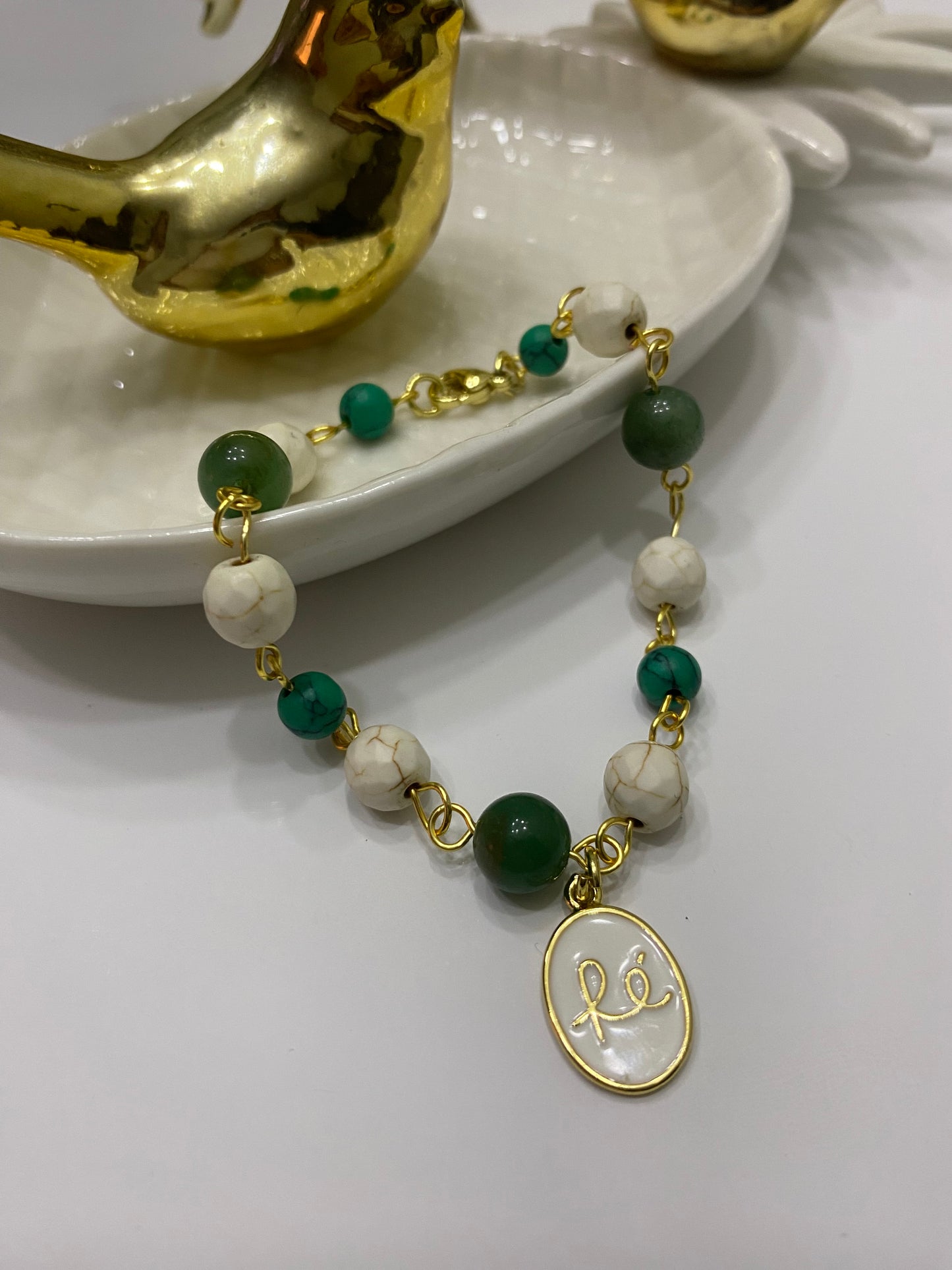 Pulsera fe ovalo y piedras naturales