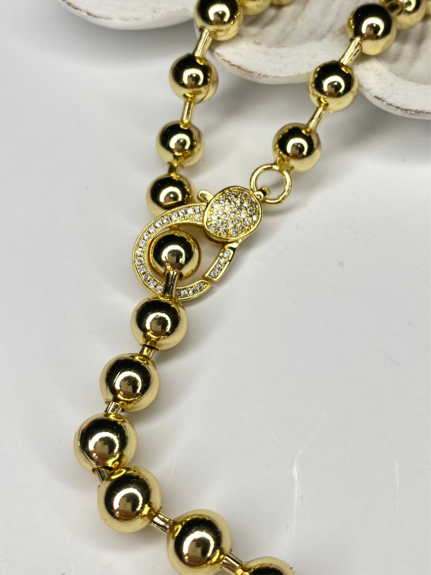 Collar Largo Estrella cadena de Maxi balines bañados en oro.