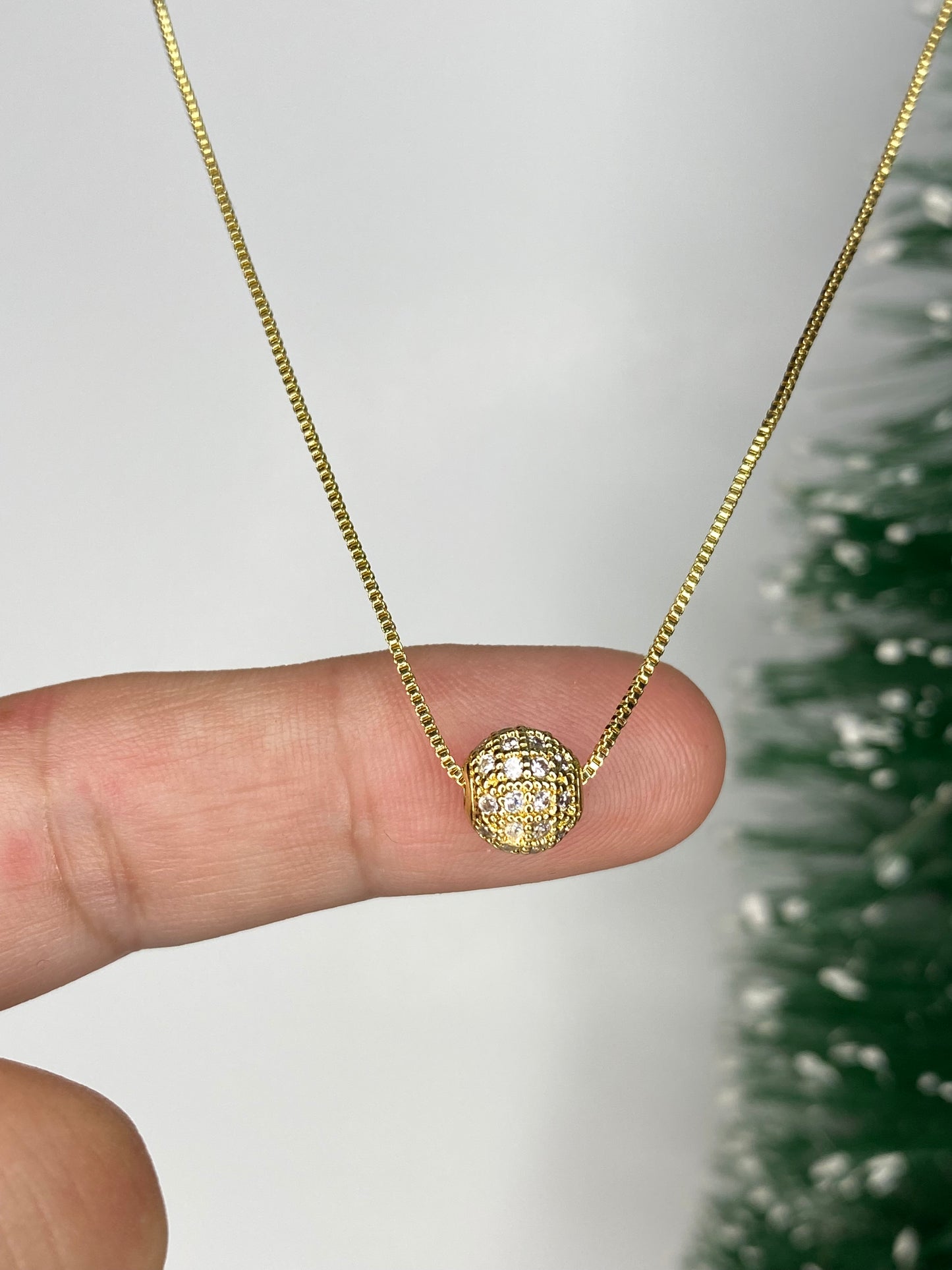 Collar Ajustable esfera baño oro y Circones