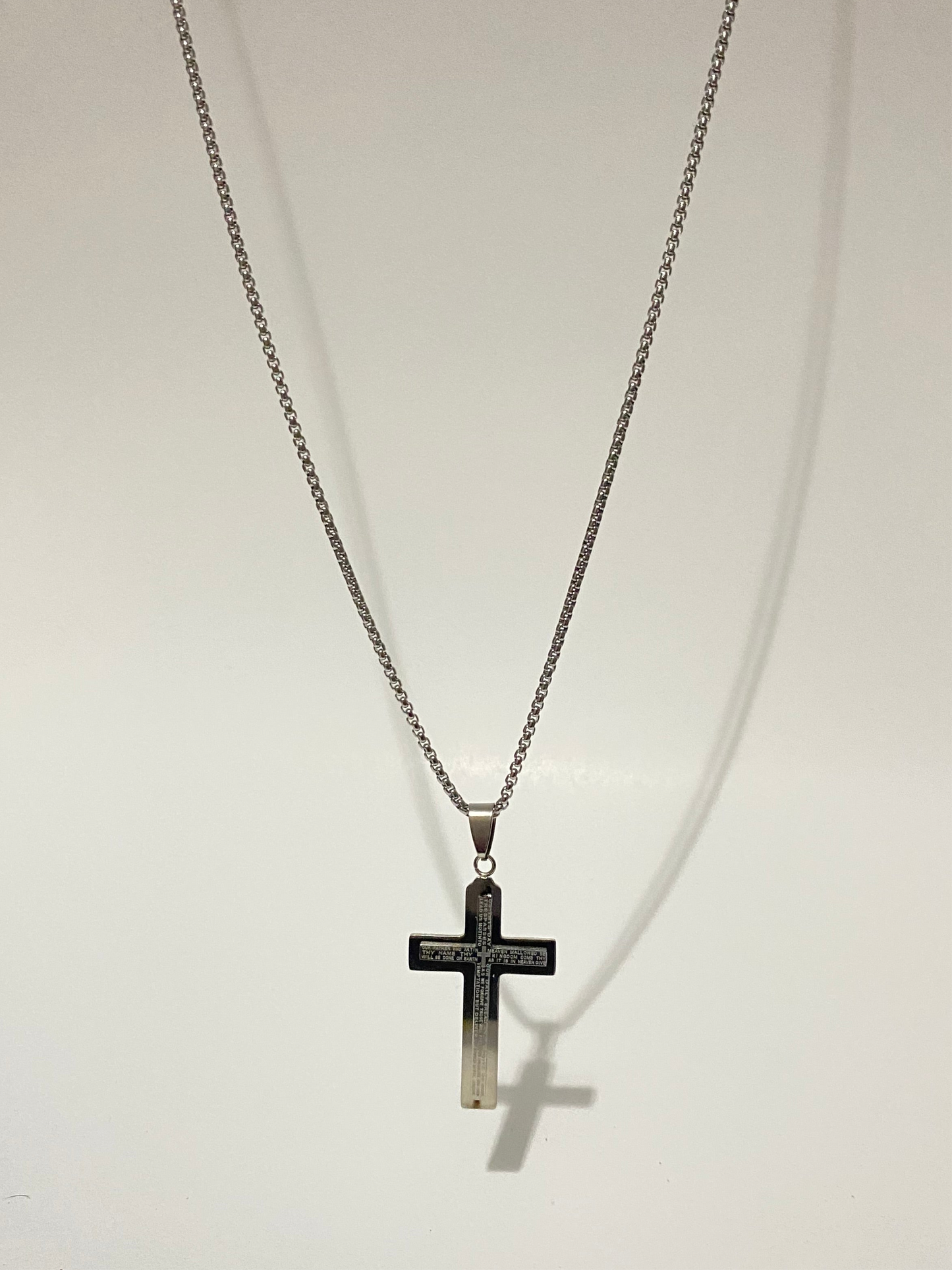 Collar de Acero quirúrgico con Cruz Grabada – 60 cms