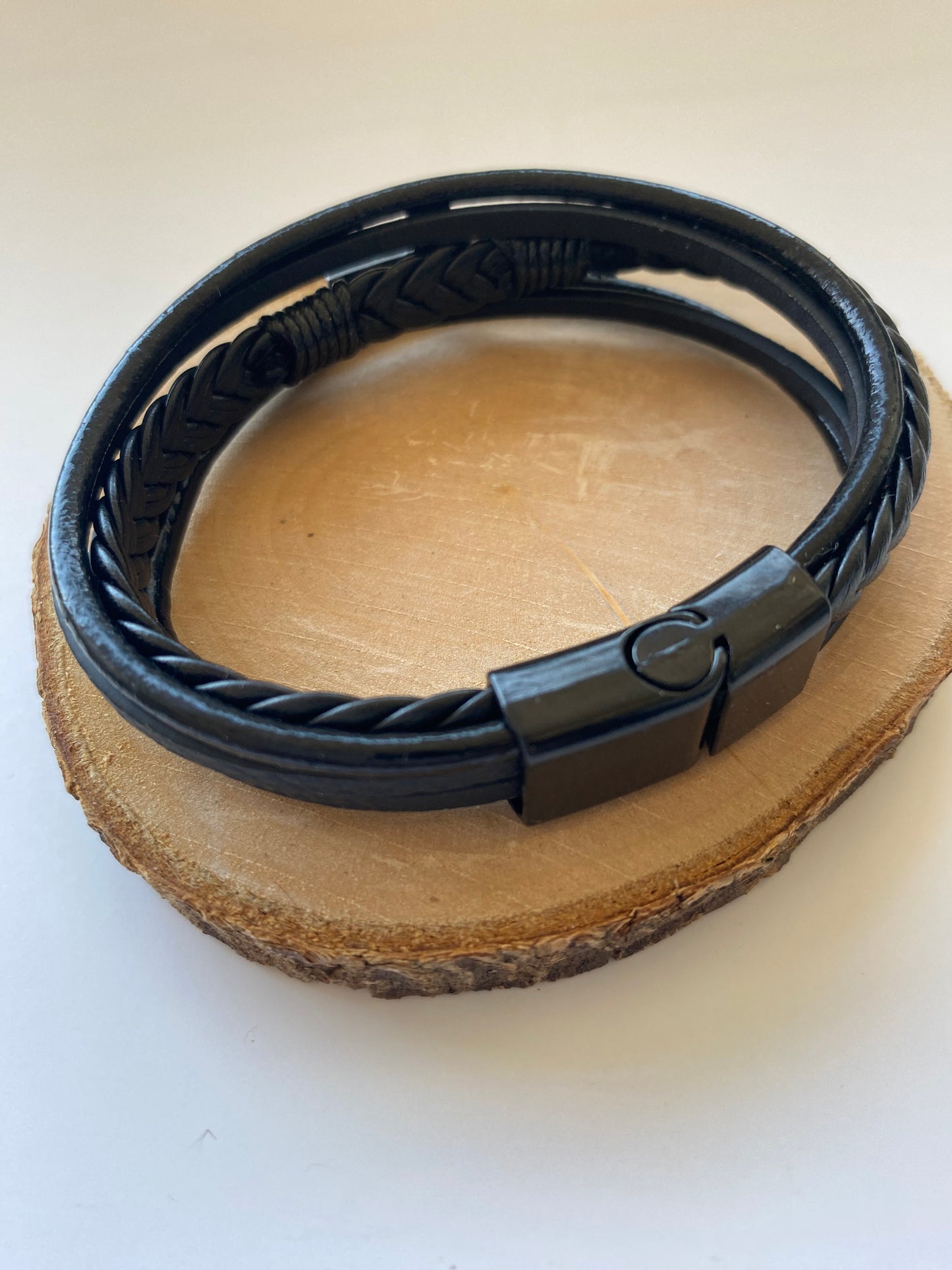 Pulsera Cruz negra • Ecocuero - 21 cms largo