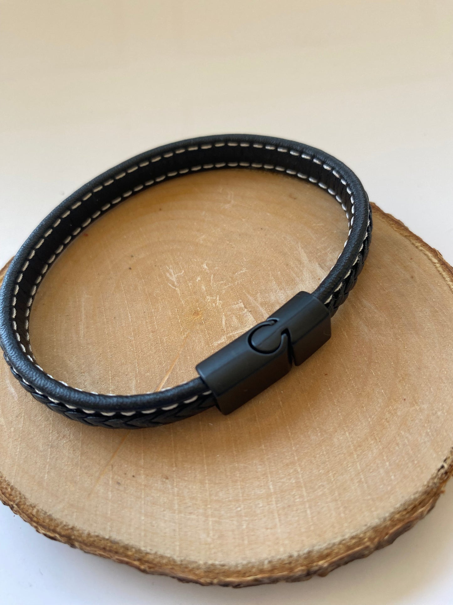 Pulsera negra trenzada • eco cuero 13mm - 21 cms largo