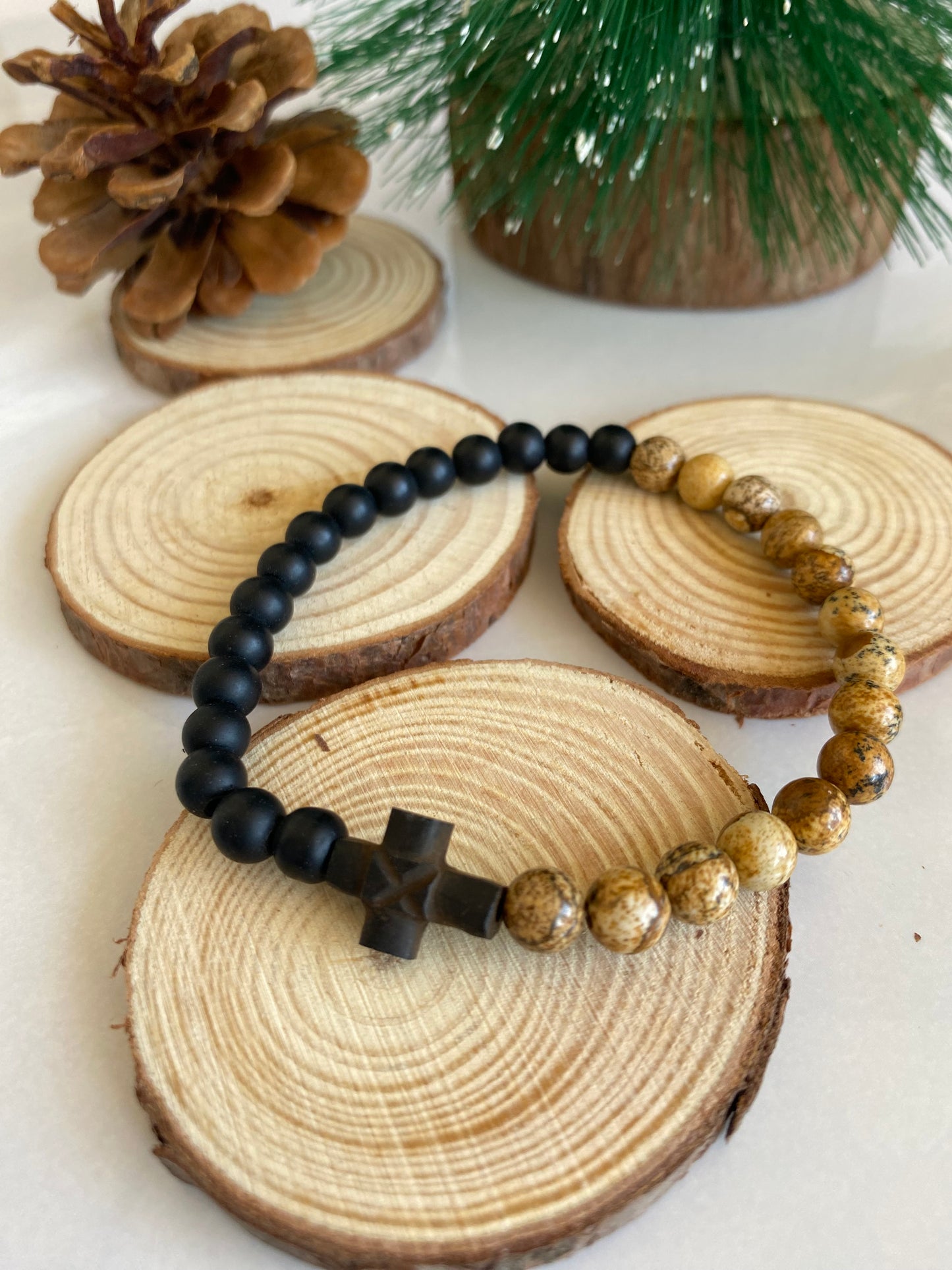 Pulsera Cruz piedras alabastro y ónix