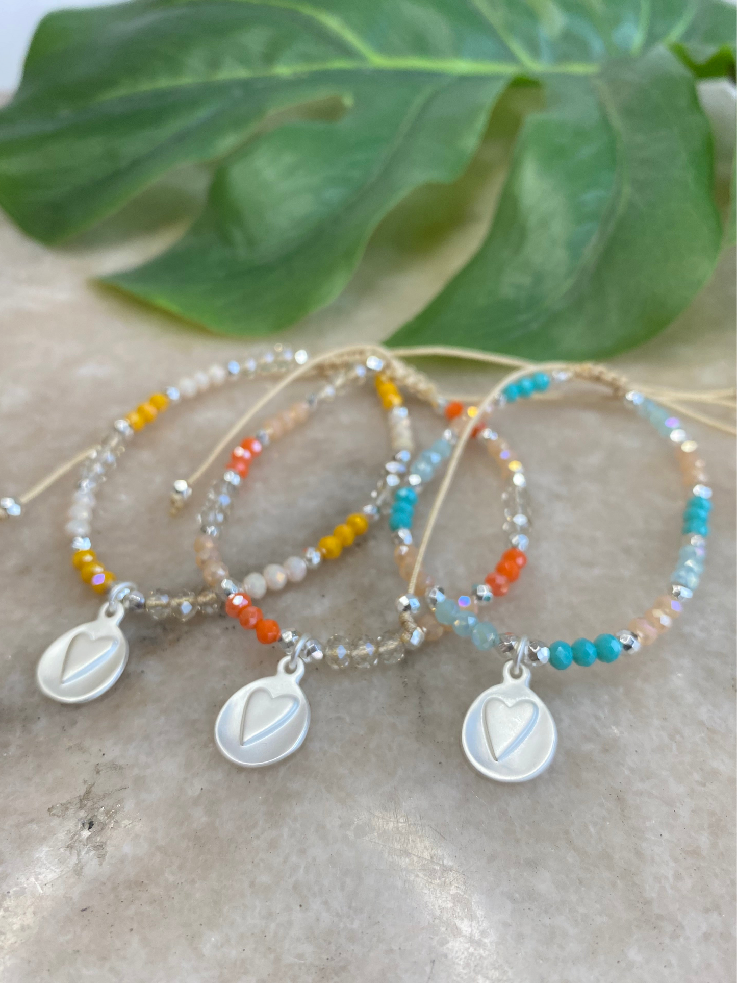 Pulsera ajustable Corazón Ovalo Baño Plata y Cristales Checos Colores