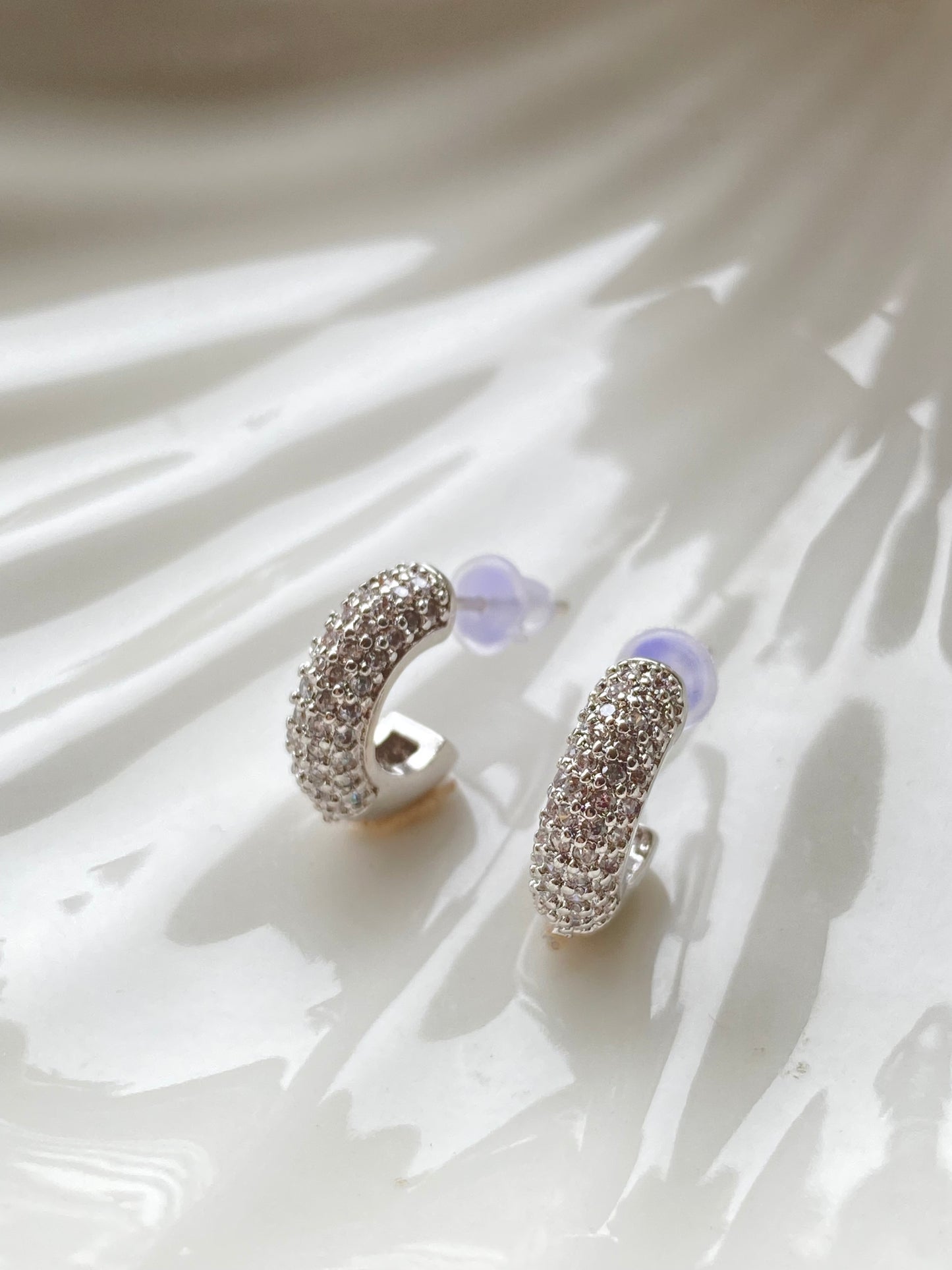Aros argolla microcircones 13mm • Rodio Plateado