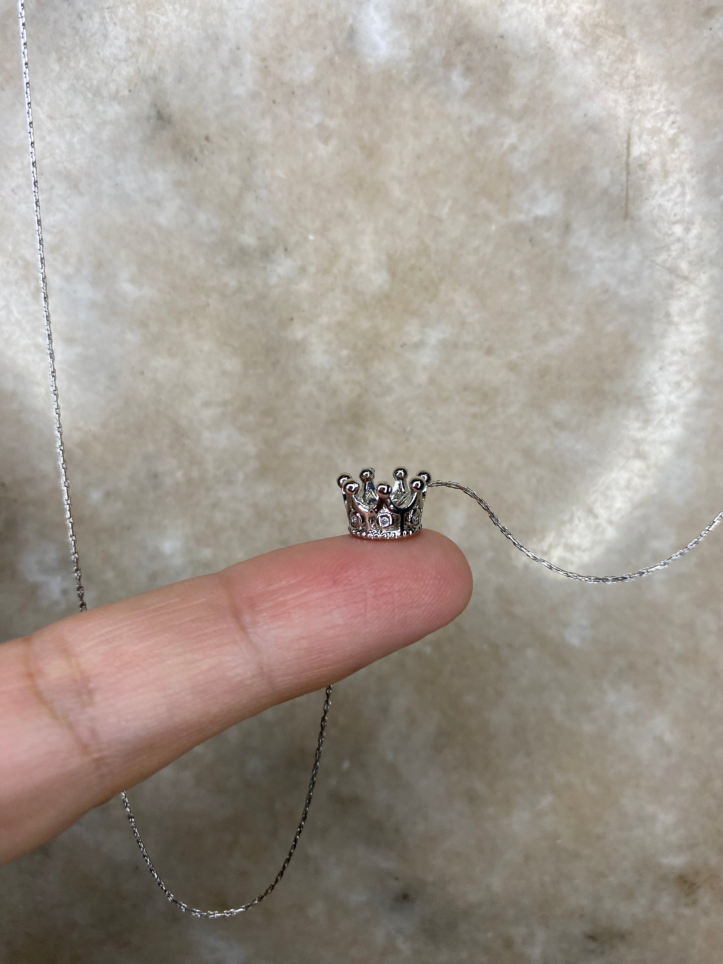 Collar corona plateada
