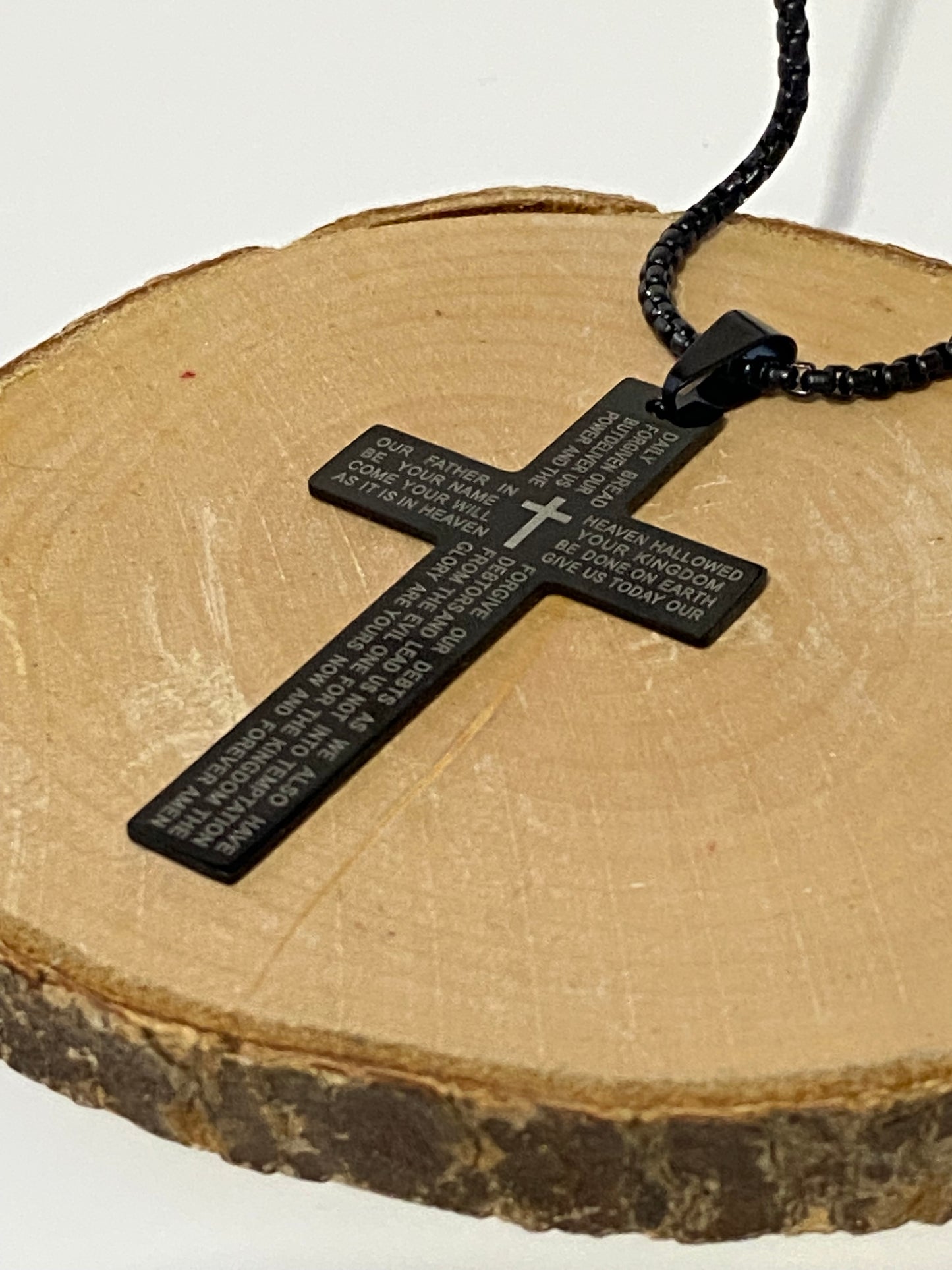 Collar de Acero Inoxidable Negro con Cruz Grabada – 60 cms