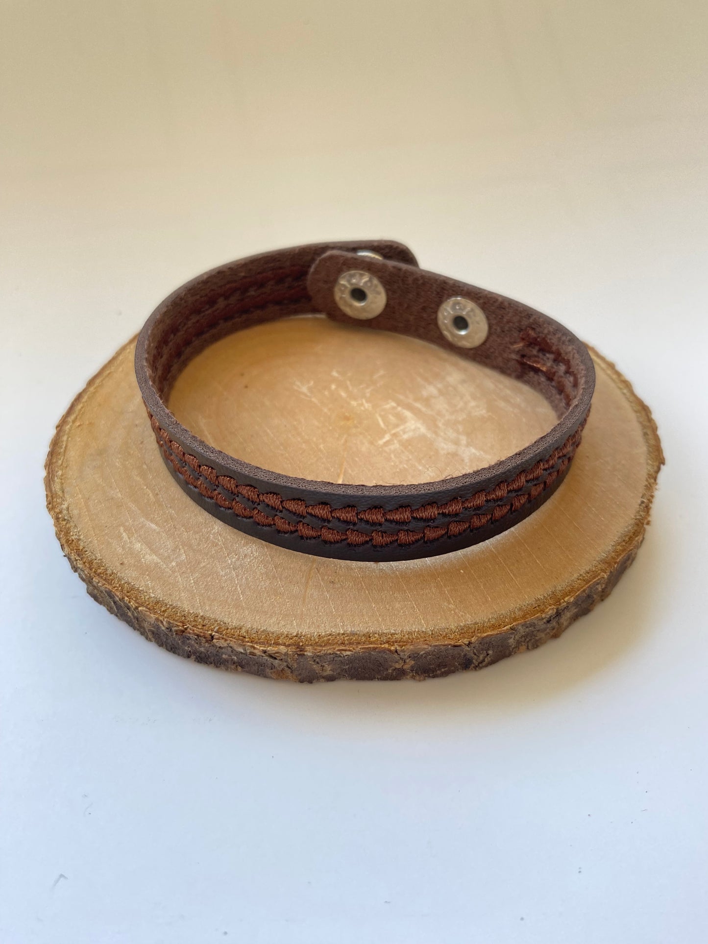 Pulsera Café eco cuero broche