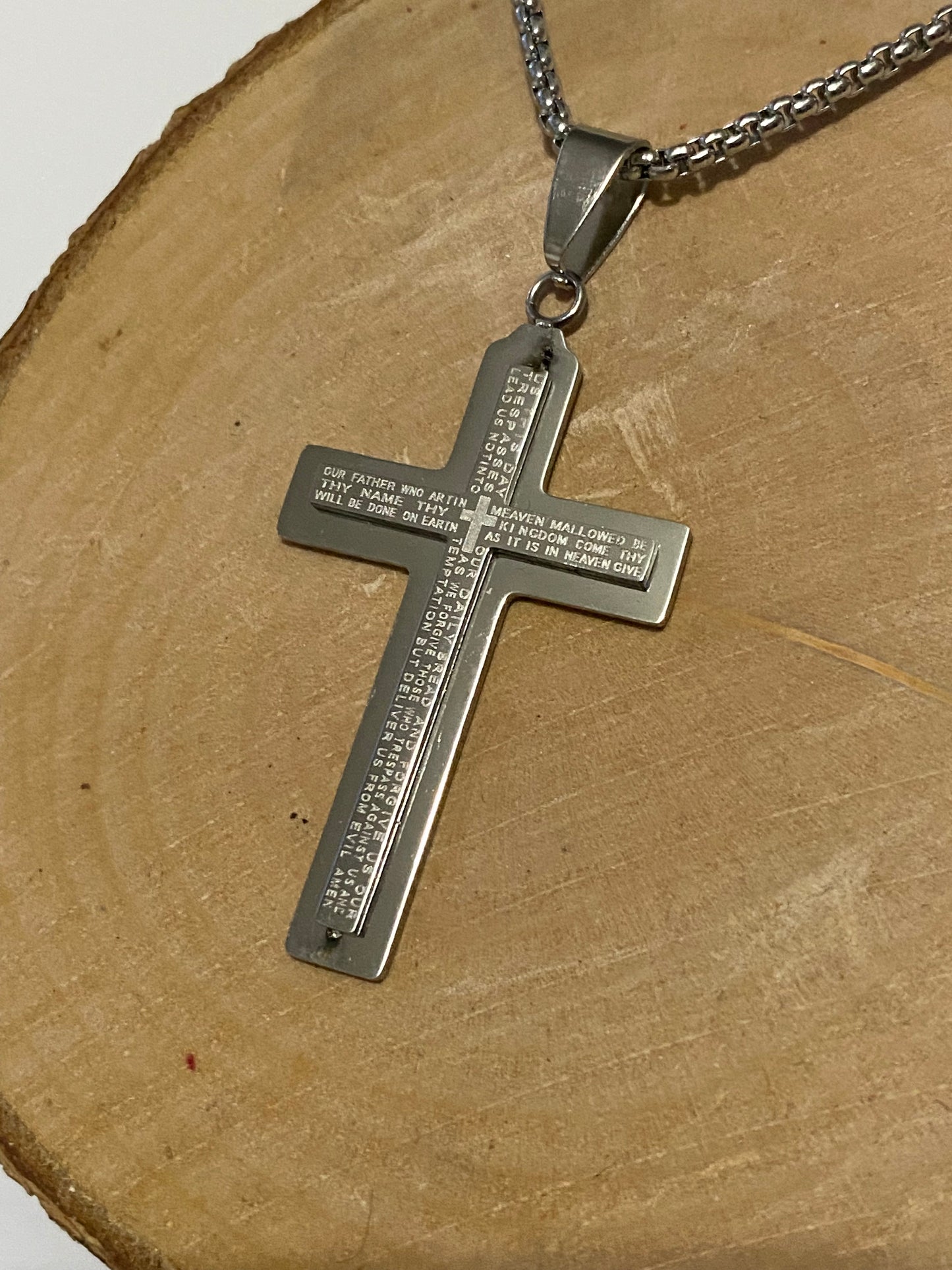 Collar de Acero quirúrgico con Cruz Grabada – 60 cms