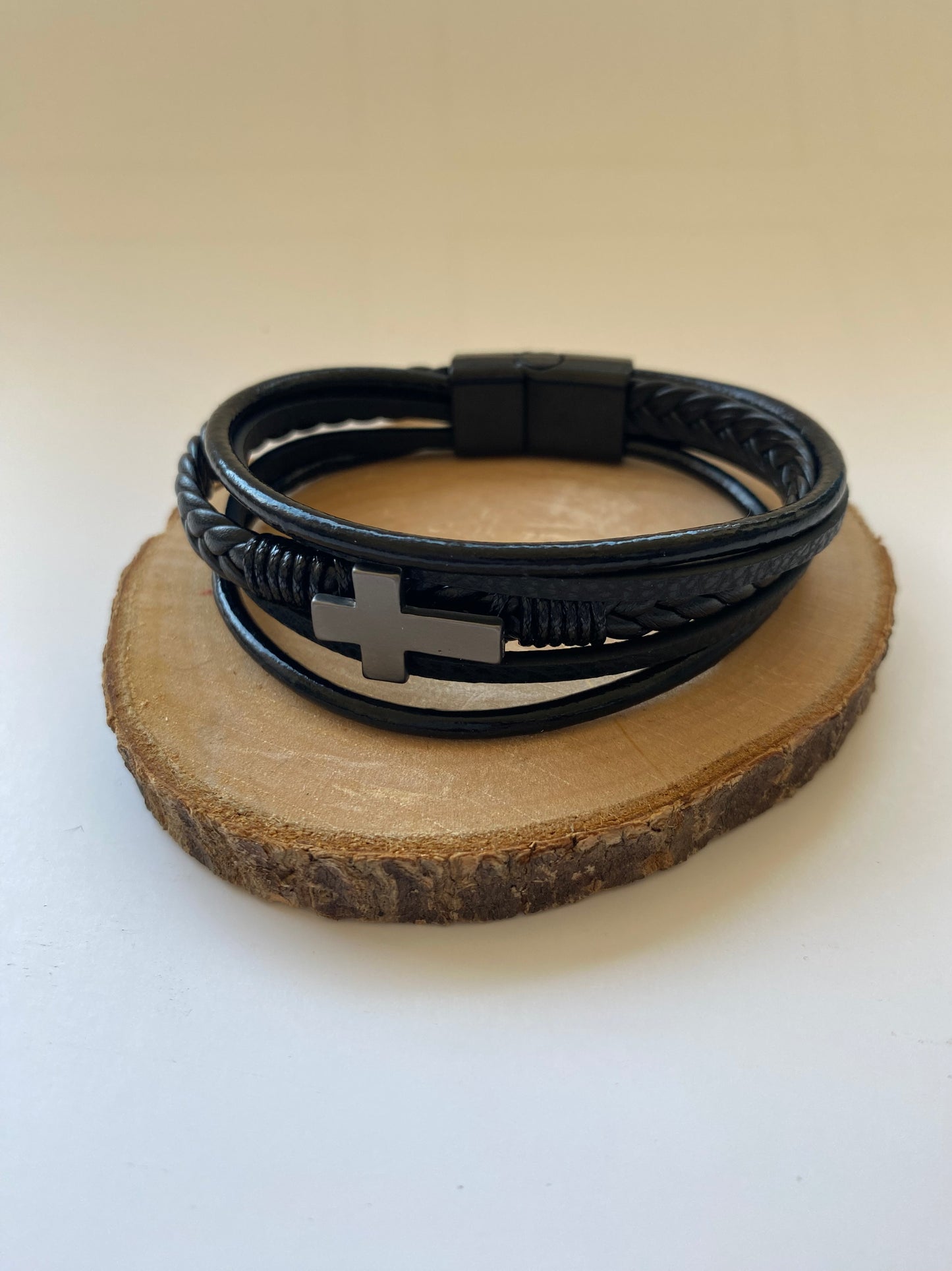 Pulsera Cruz gris • Ecocuero