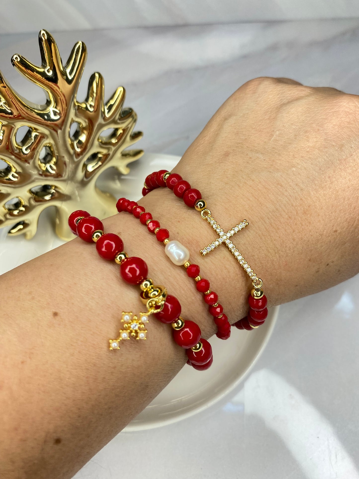 Pulsera Perla de río y cristal rojo
