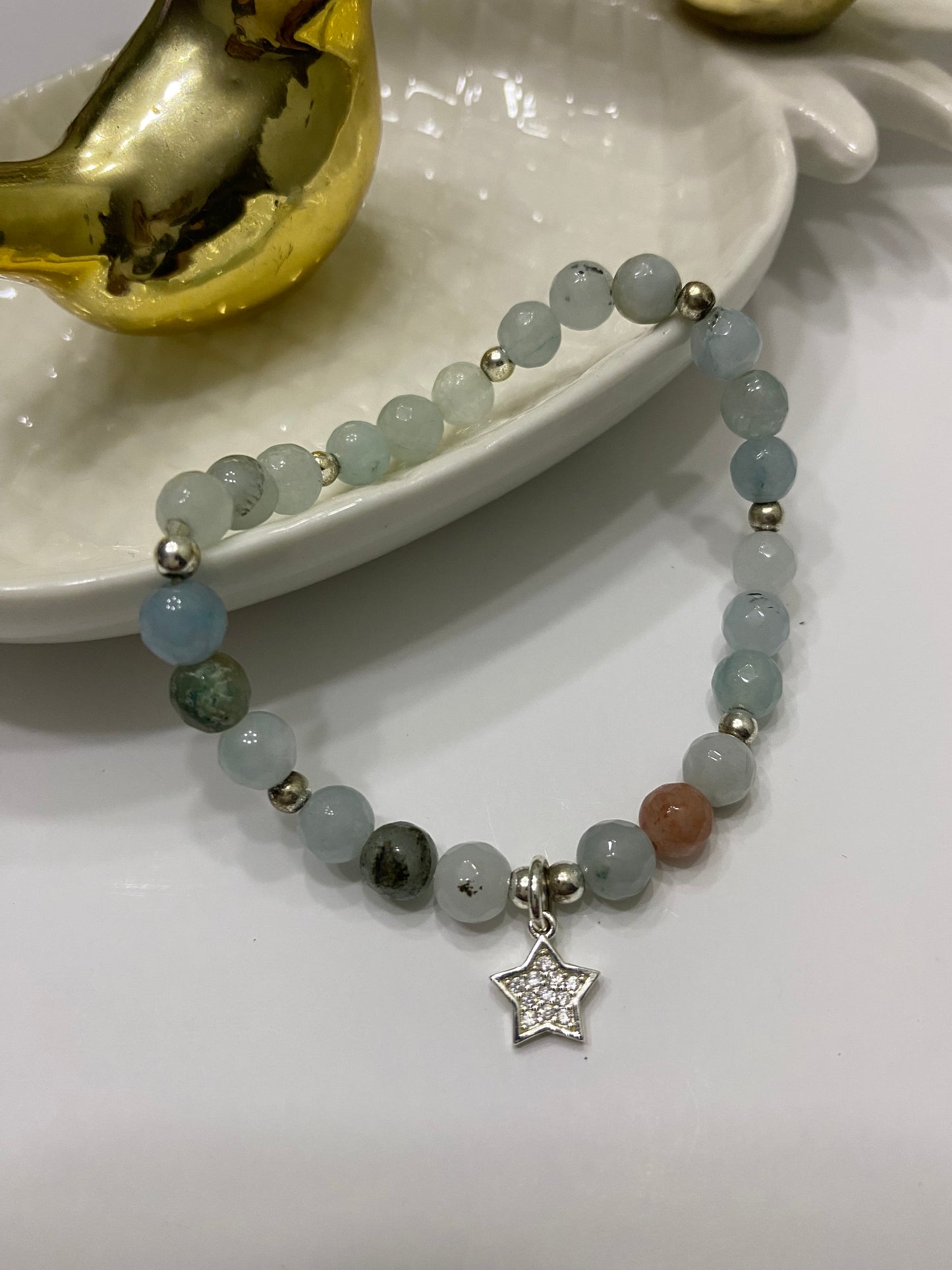 Pulsera resplandece piedras naturales  y baño Plata
