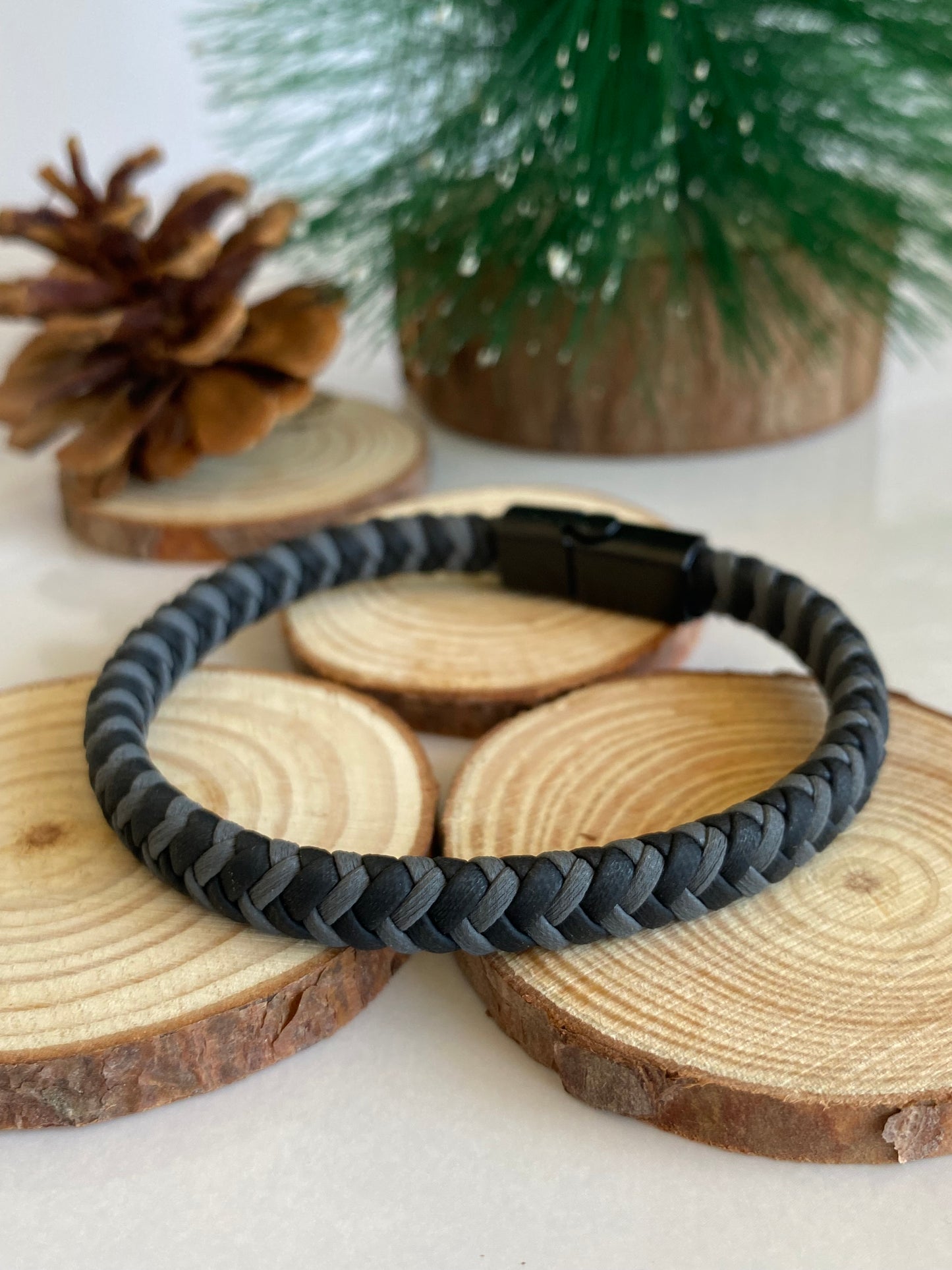 Pulsera negra trenzada negro/gris • eco cuero 8mm - 21 cms largo