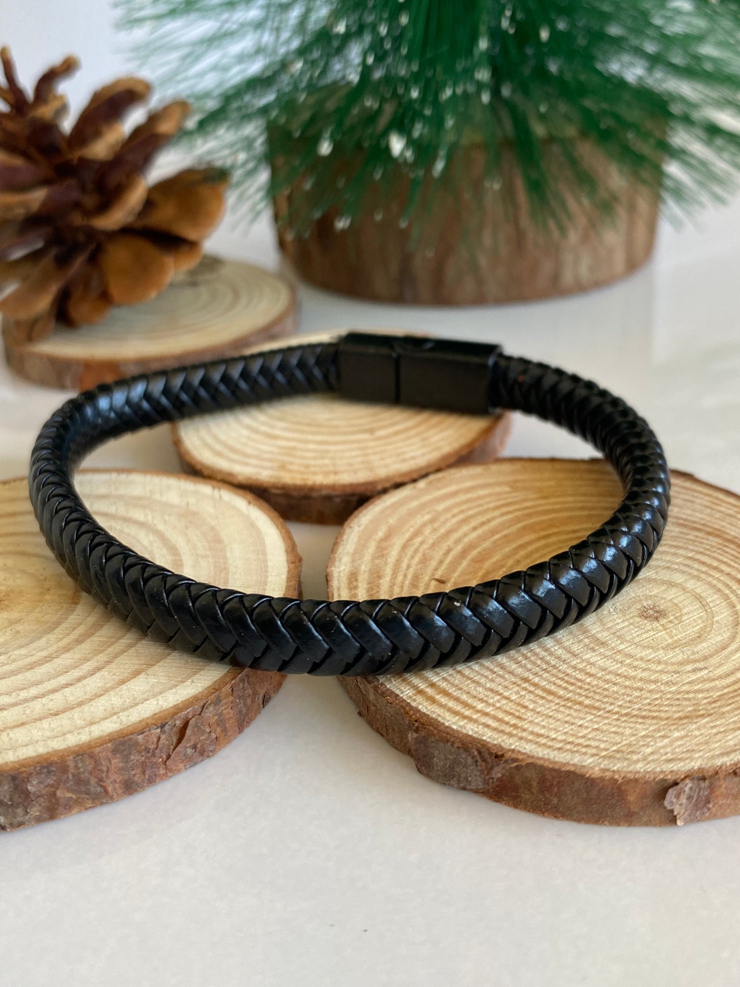 Pulsera negra trenzada • eco cuero 8 mm - 21 cms largo