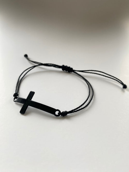 Pulsera Cruz metálica negra•  ajustable