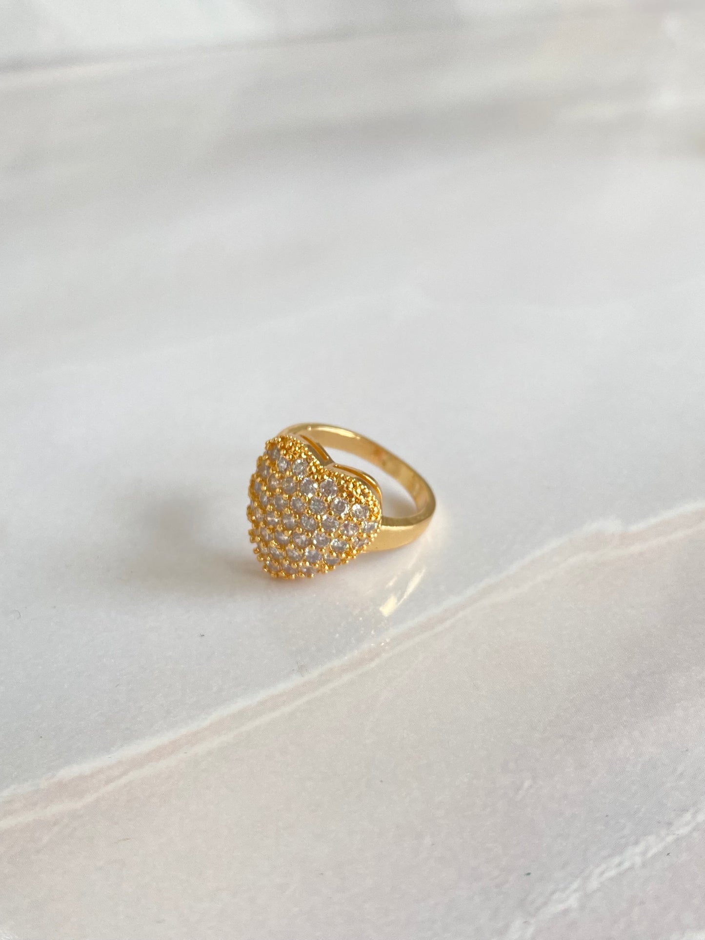 Anillo maxi corazón rodio dorado y microcircones