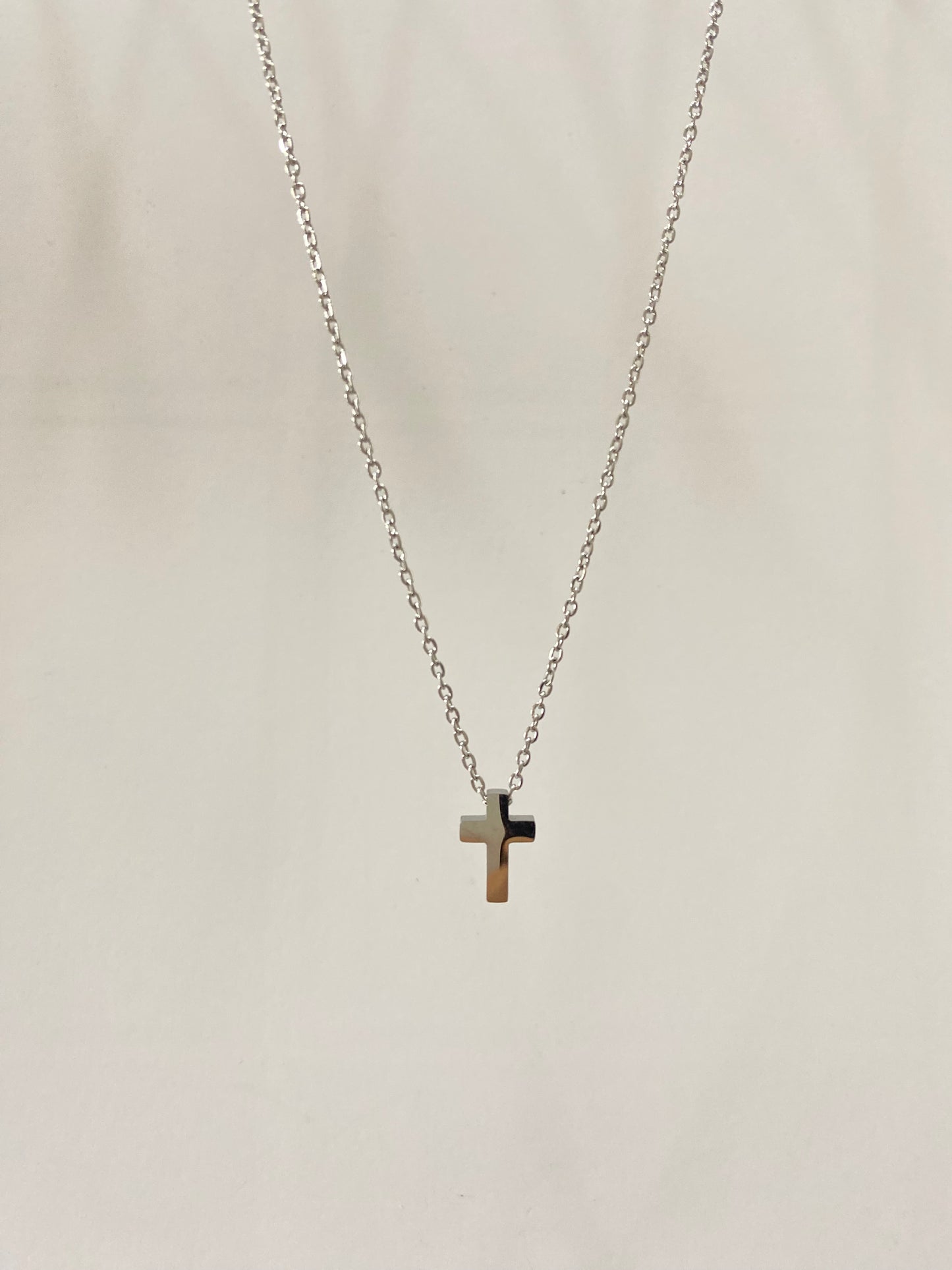 Collar Cruz plateada acero