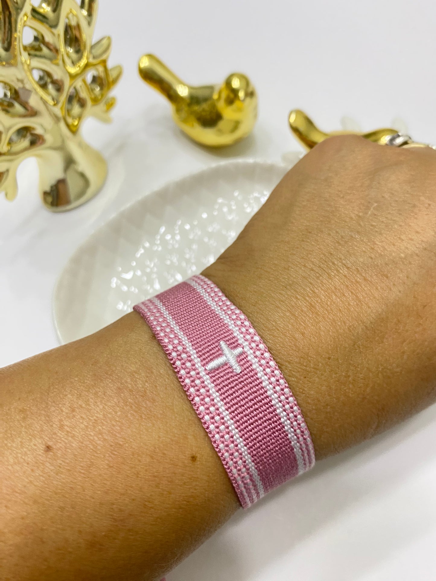 Pulsera Fe Esencial tejida rosada