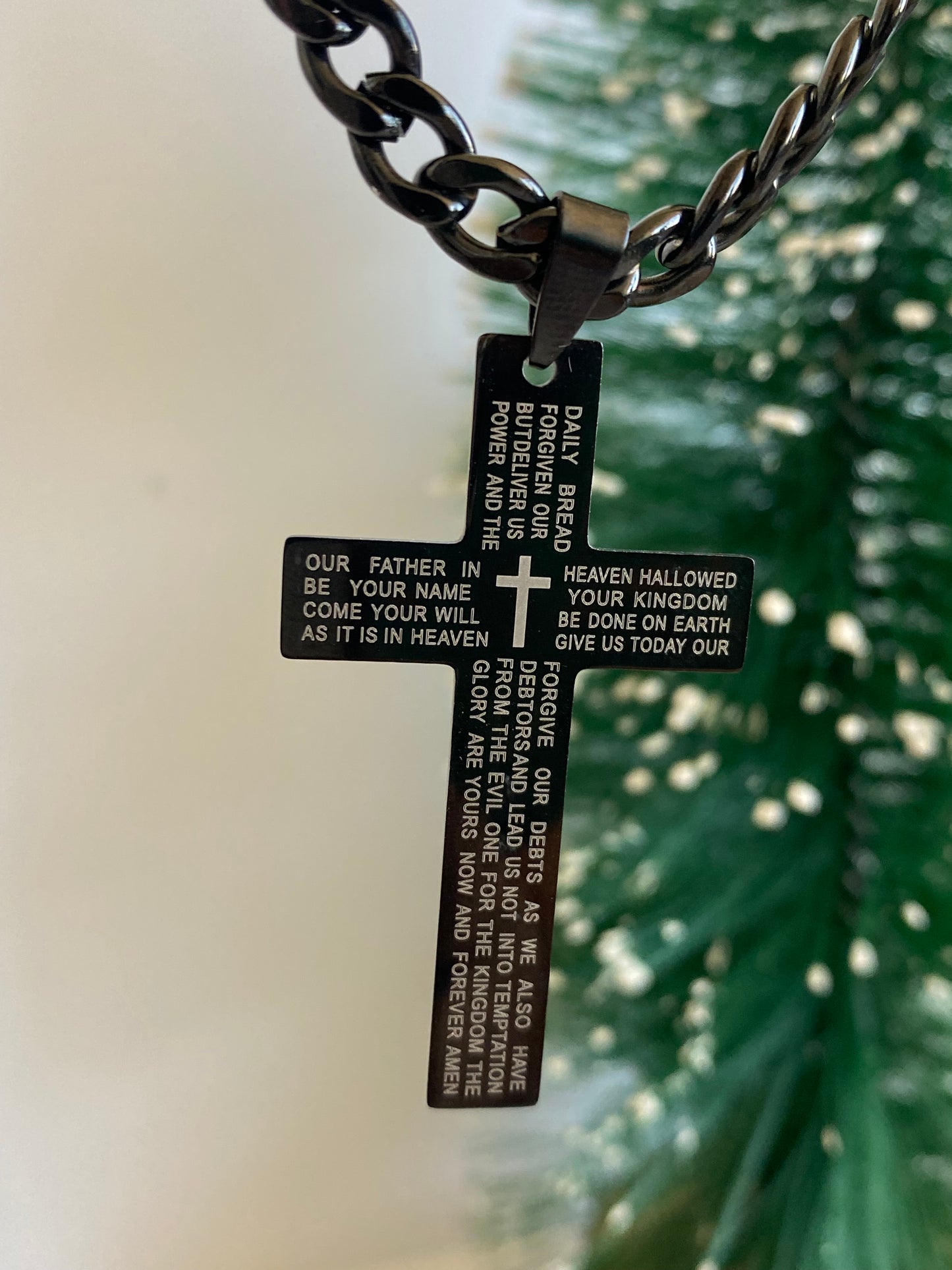 Collar de Acero Inoxidable Negro con Cruz Grabada – 60 cms