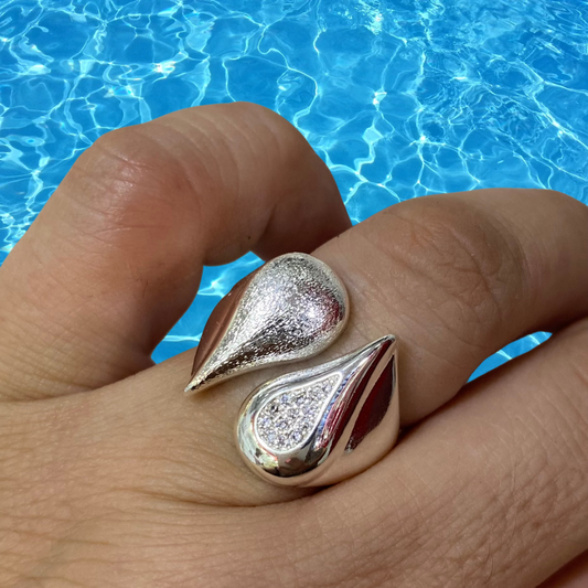 Anillo Ajustable De Plata Doble Gota Microcircones