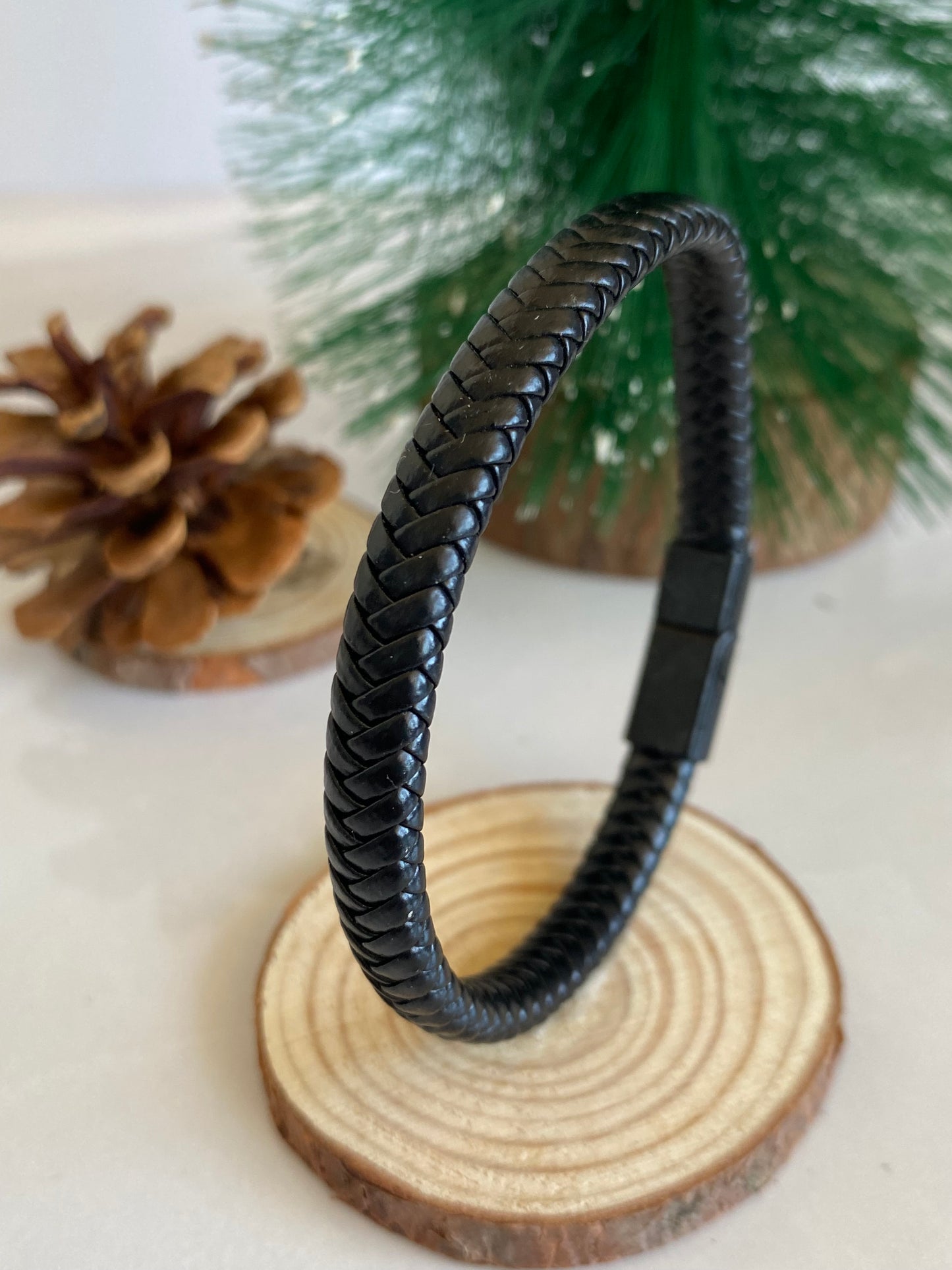 Pulsera negra trenzada • eco cuero 8 mm - 21 cms largo