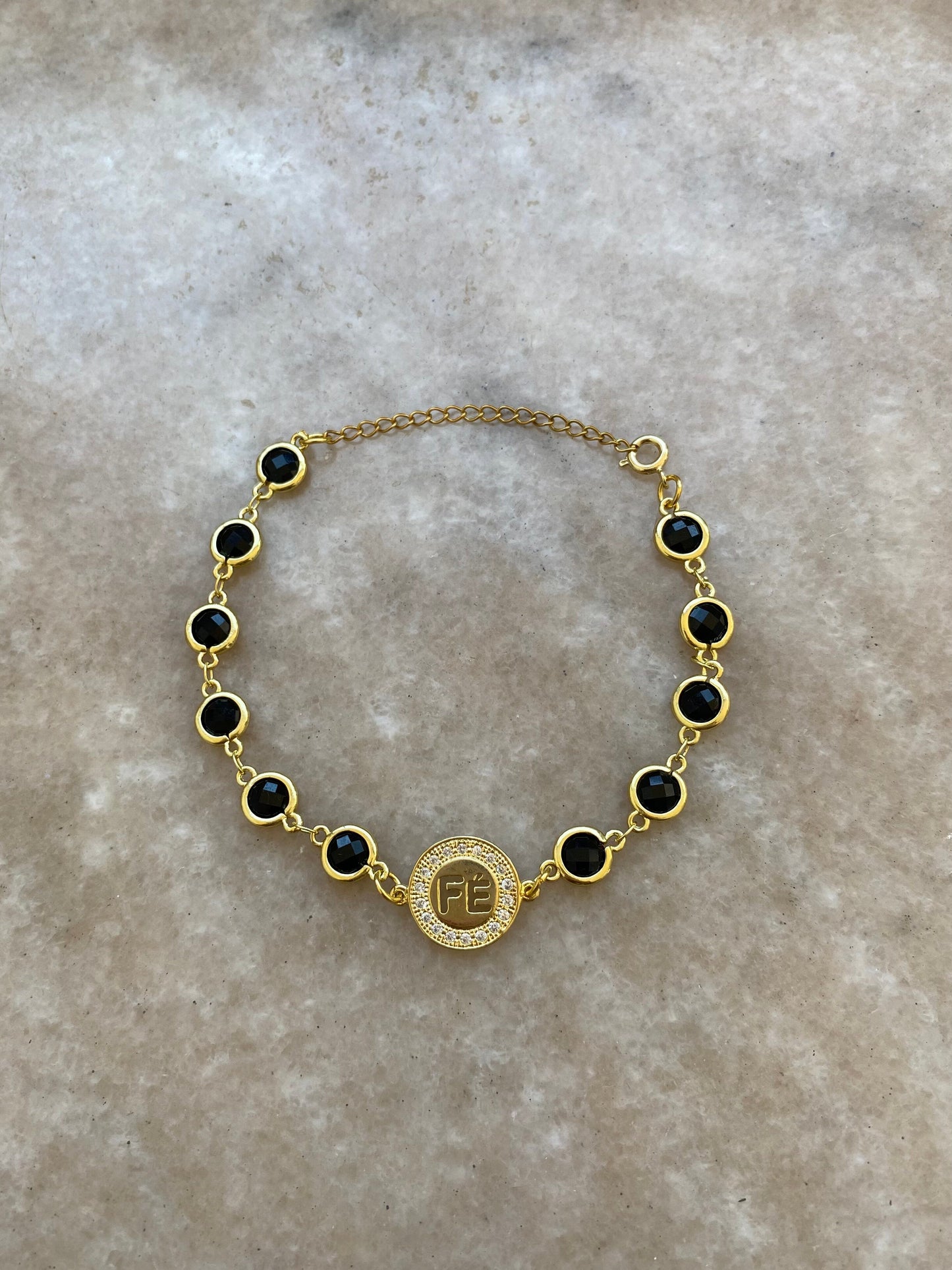 Pulsera Fe Piedra Onix Engastado En Baño Oro 18 Kl Gancho Timón