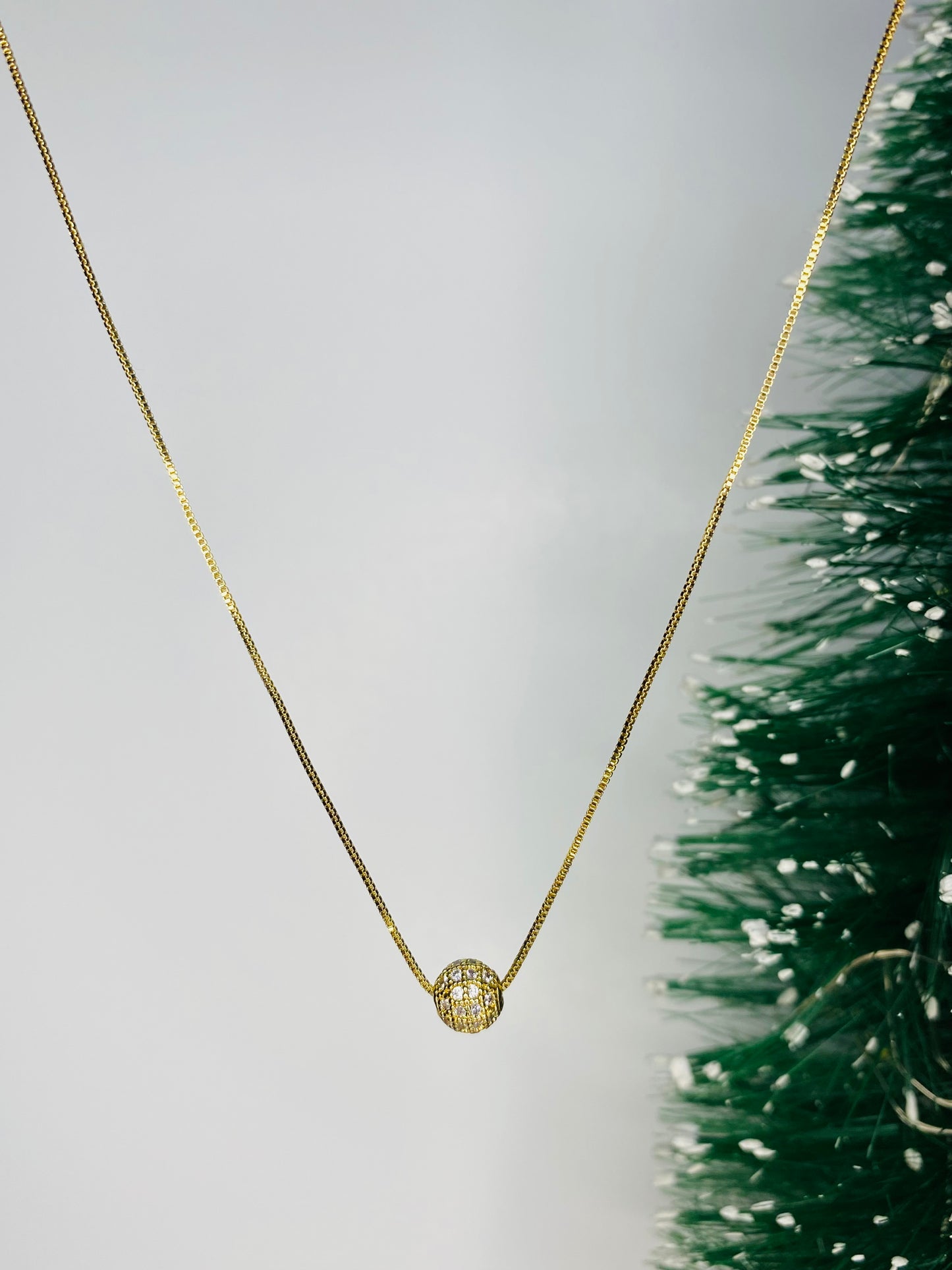 Collar Ajustable esfera baño oro y Circones