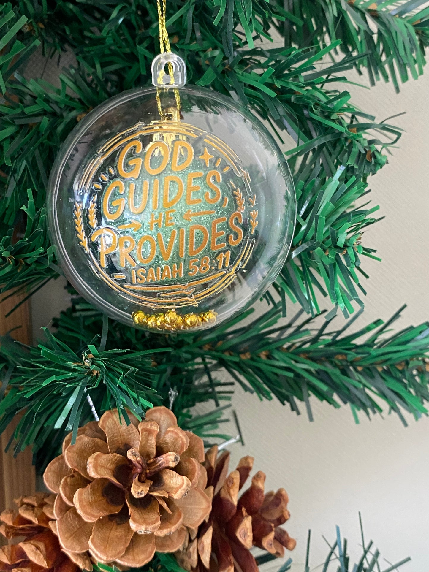Set de 2 esferas navideñas Dios guía y provee • Verdes y Pino