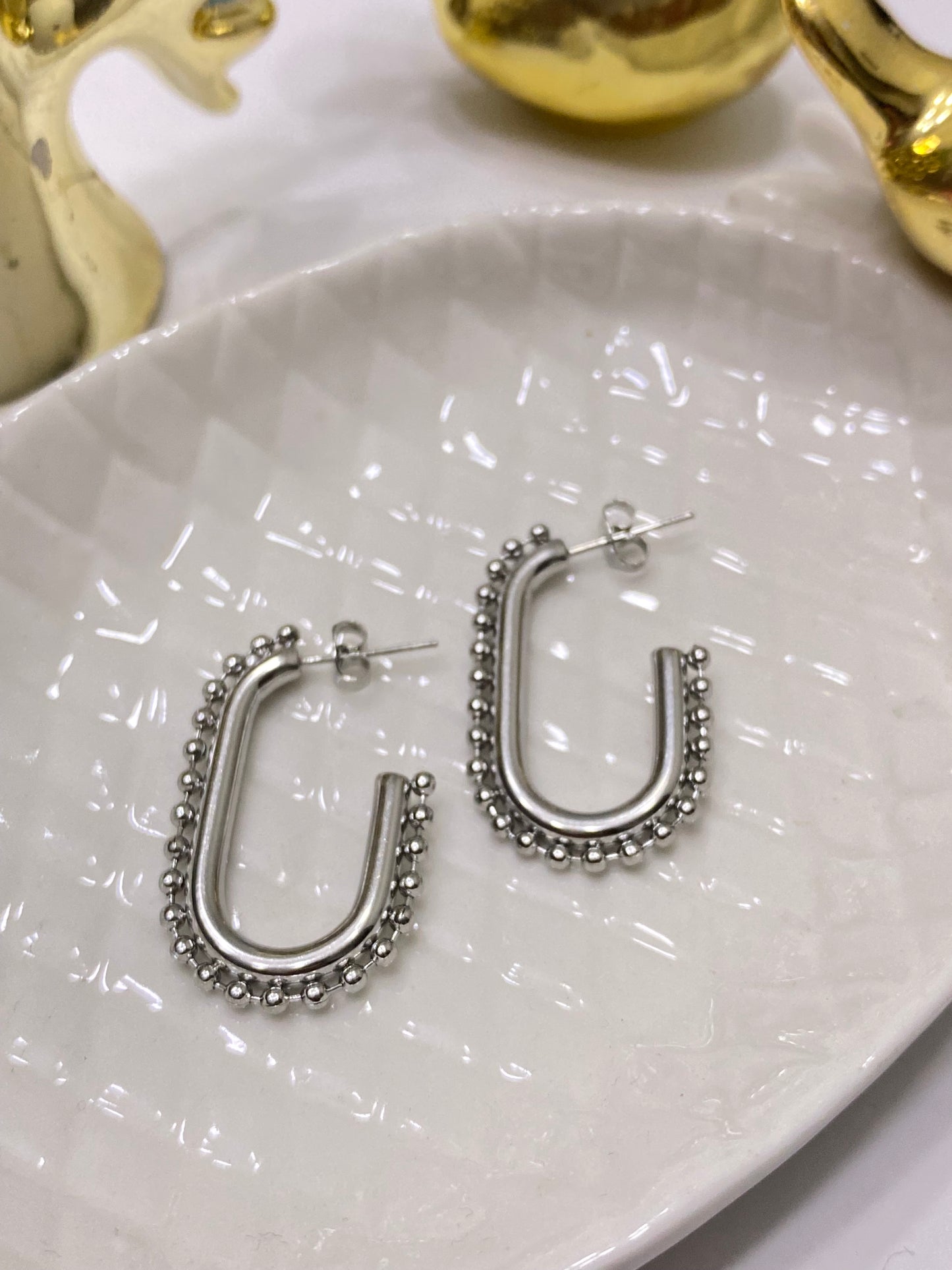 Aros acero argolla plateada con mini balinés