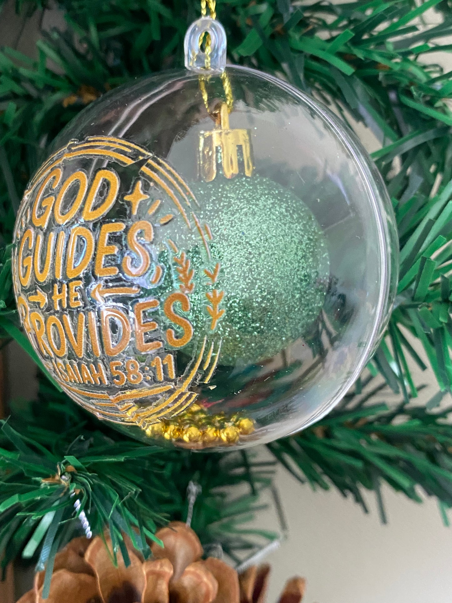Set de 2 esferas navideñas Dios guía y provee • Verdes y Pino