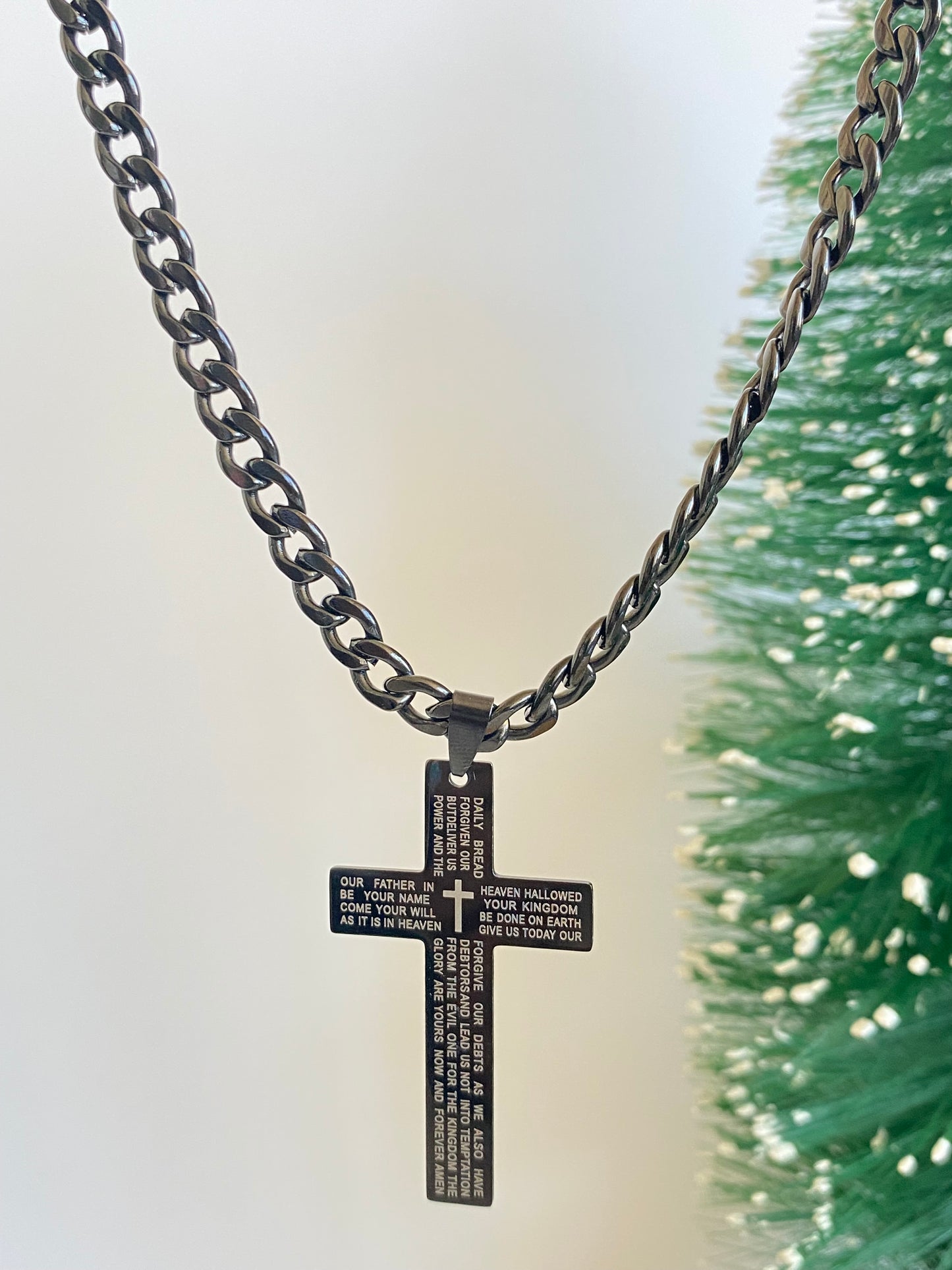 Collar de Acero Inoxidable Negro con Cruz Grabada – 60 cms