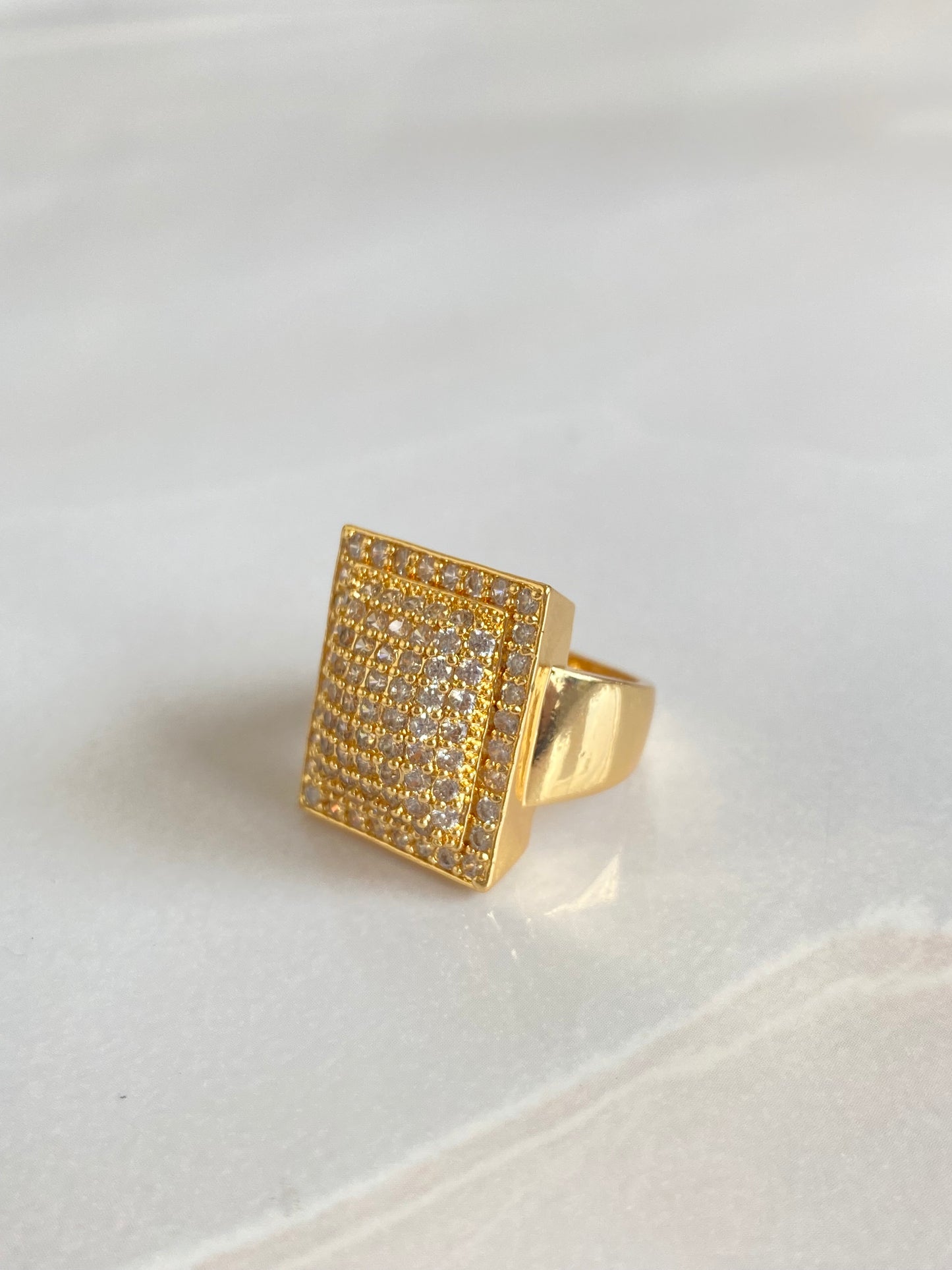 Anillo maxi rectángulo  rodio dorado y microcircones