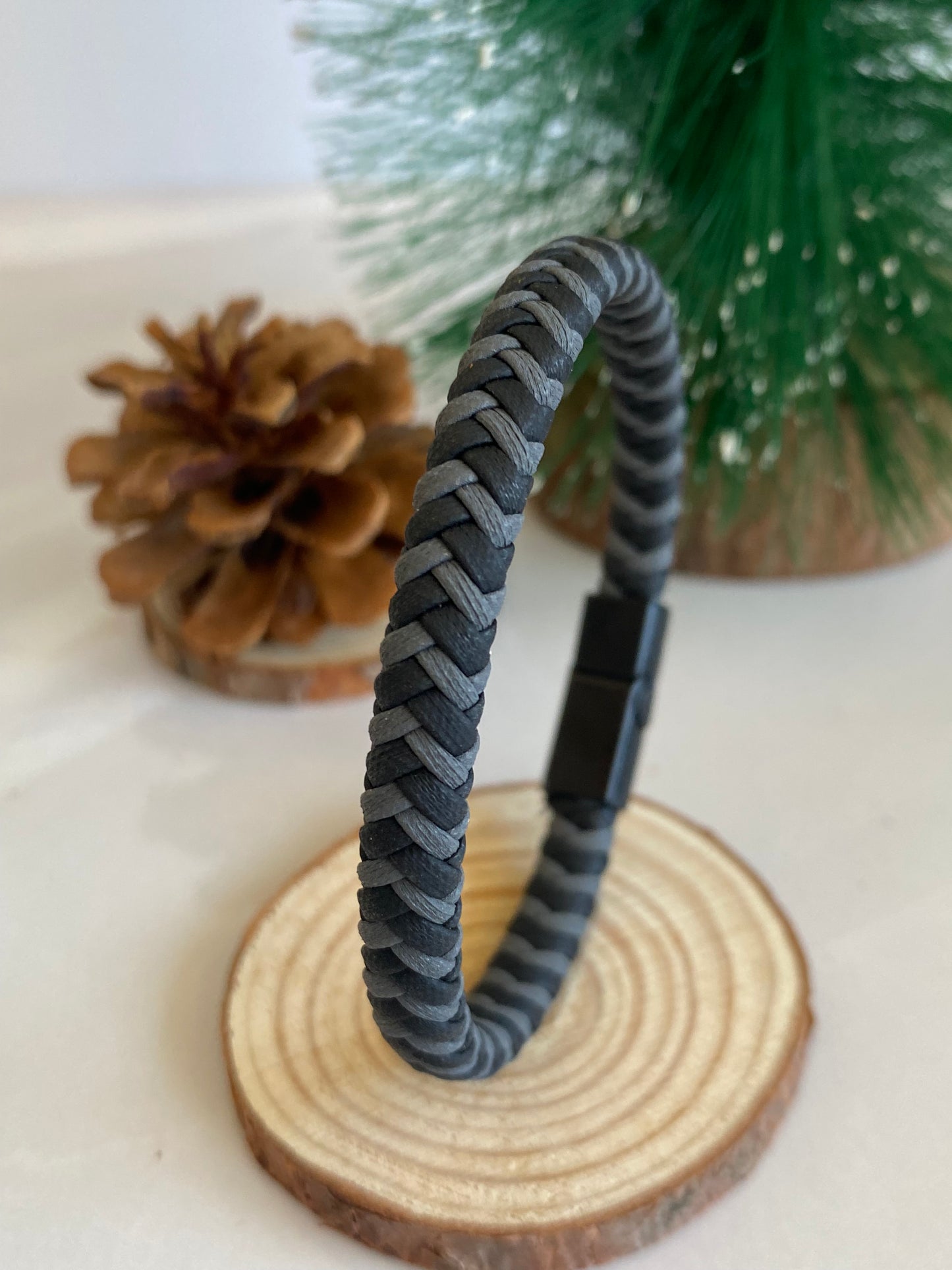 Pulsera negra trenzada negro/gris • eco cuero 8mm - 21 cms largo