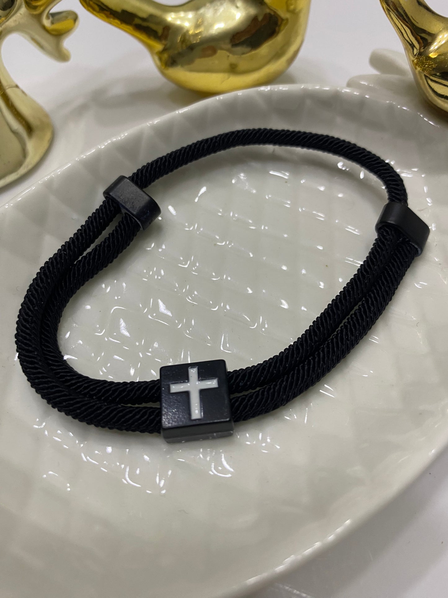 Pulsera Cruz metálica • Cordón ajustable