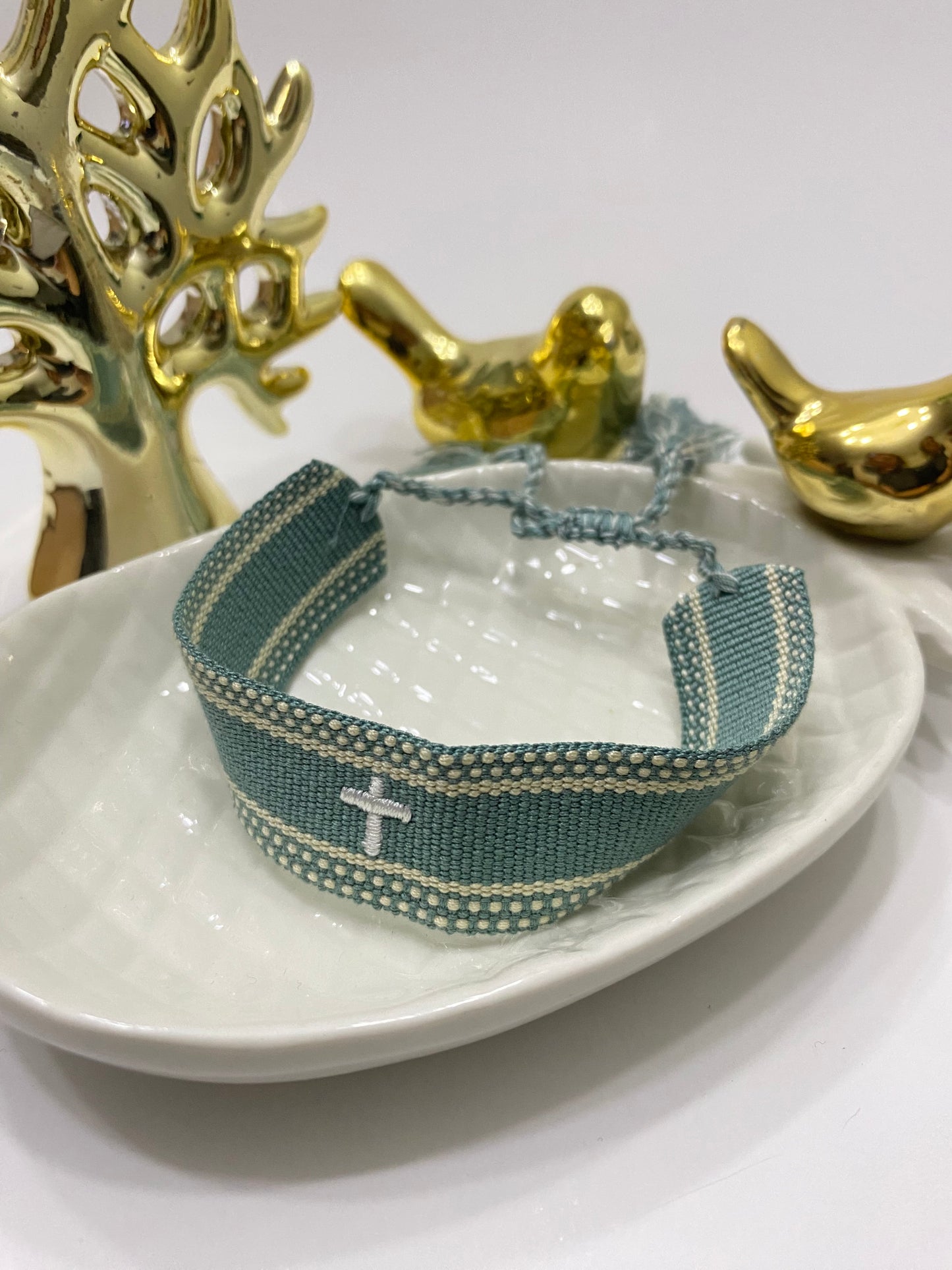Pulsera Fe Esencial tejida esmeralda
