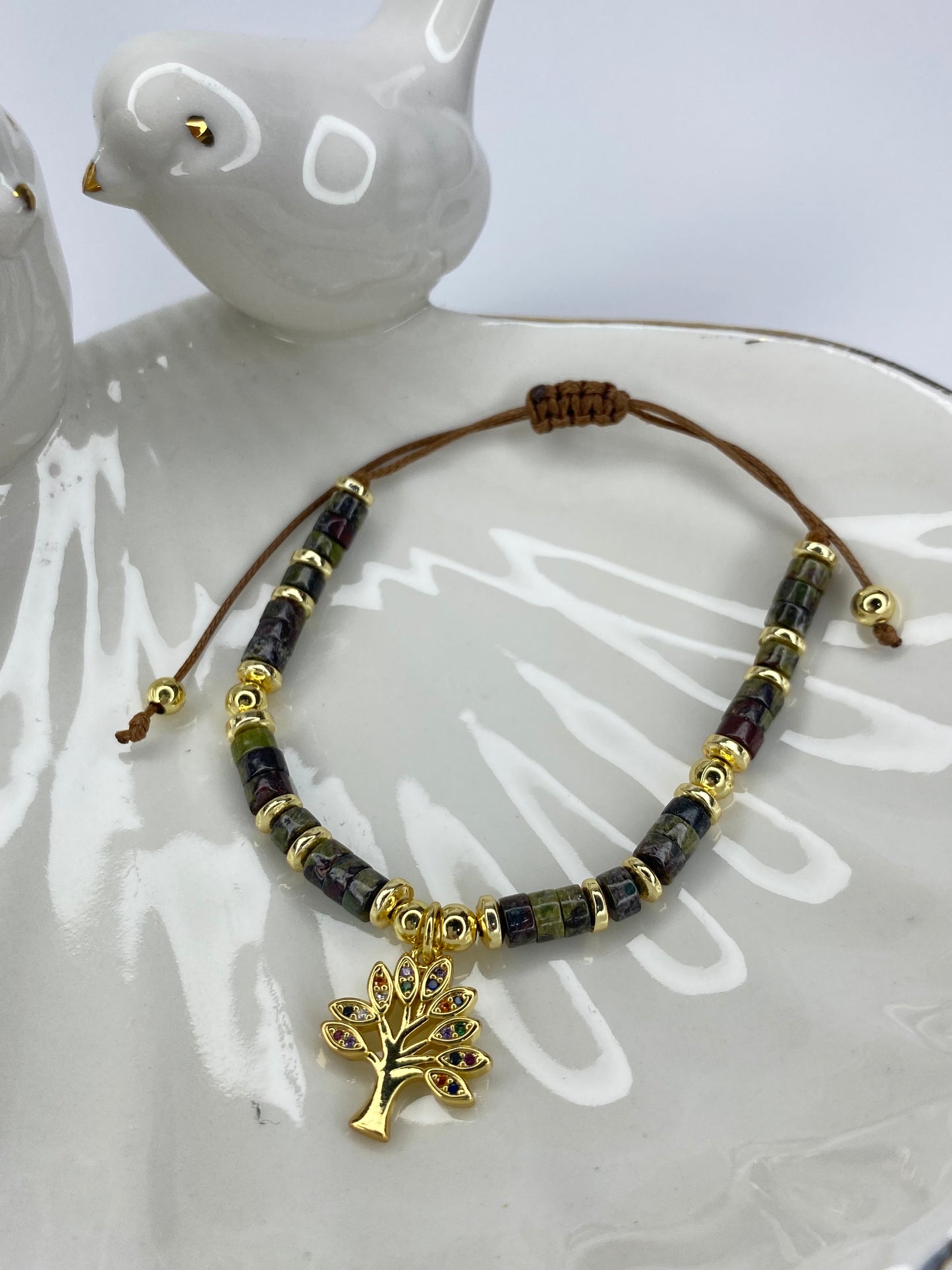 Pulsera vida piedras naturales verde ajustable y  baño oro