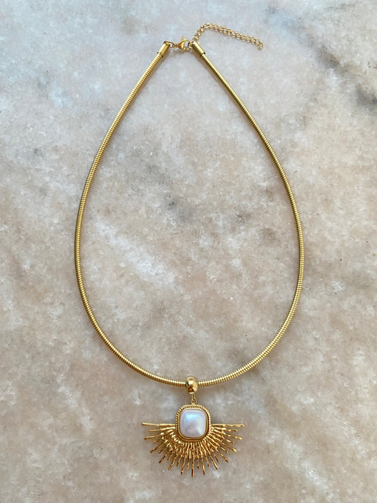 Collar abanico blanco acero dorado