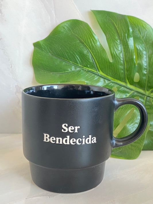 Taza de cerámica Negra “Ser Bendecida”