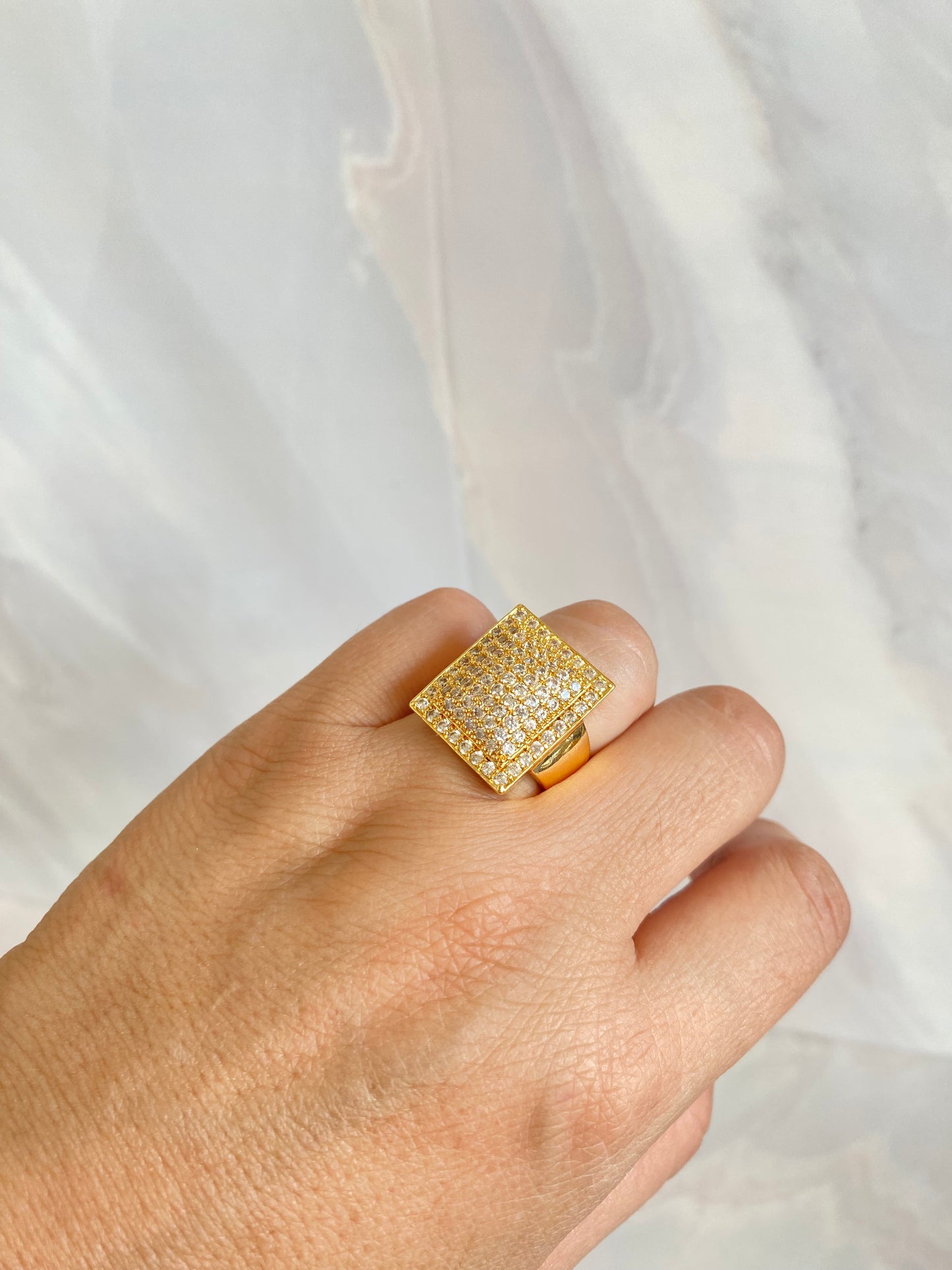 Anillo maxi rectángulo  rodio dorado y microcircones