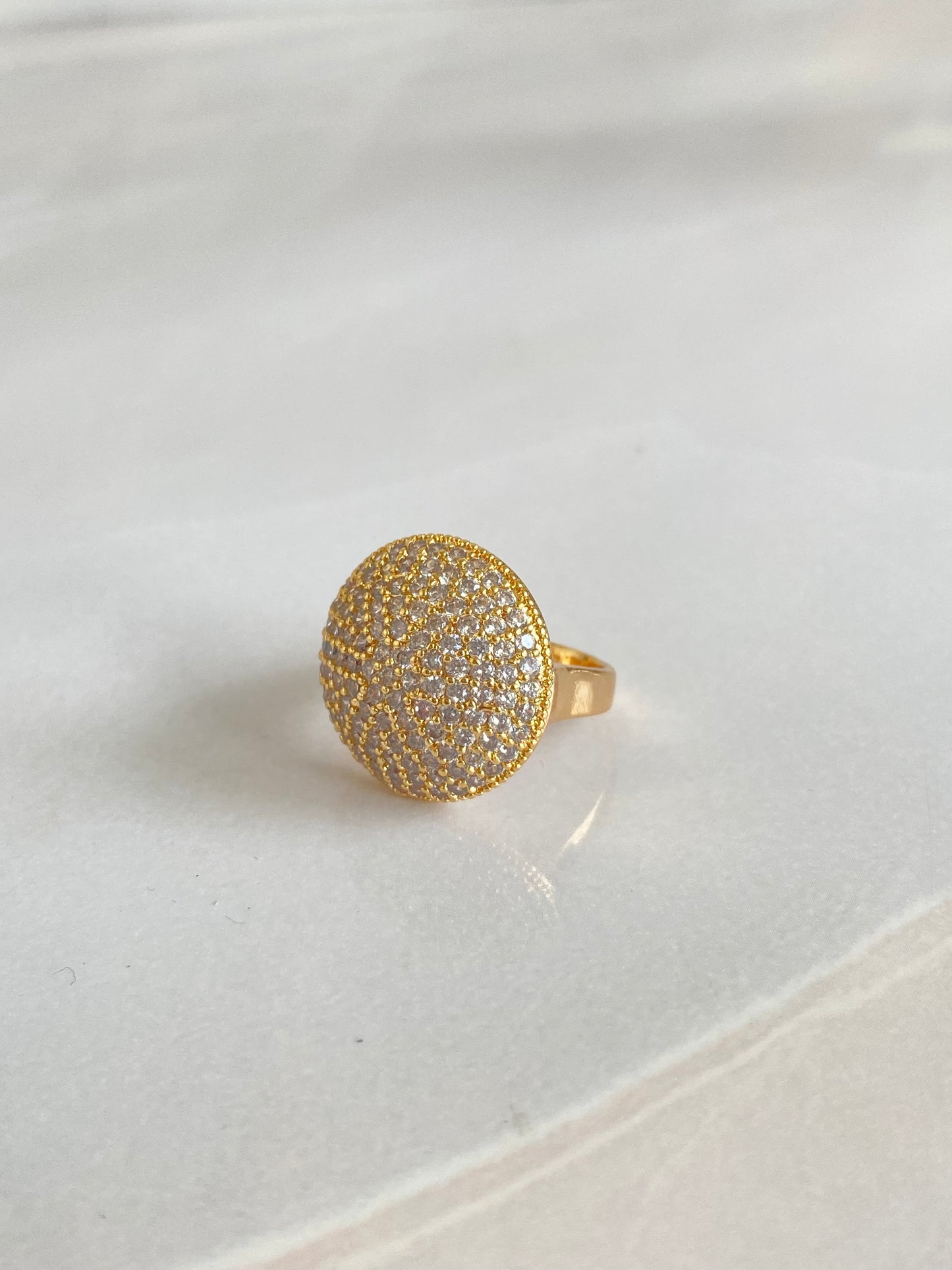 Anillo maxi disco rodio dorado y microcircones