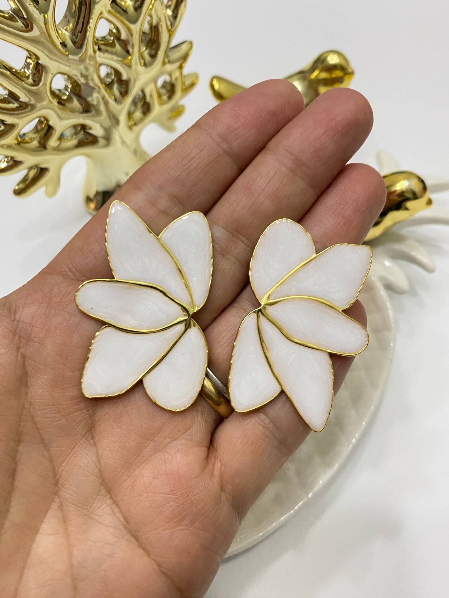 Aros acero Flor Abanico esmalte blanco