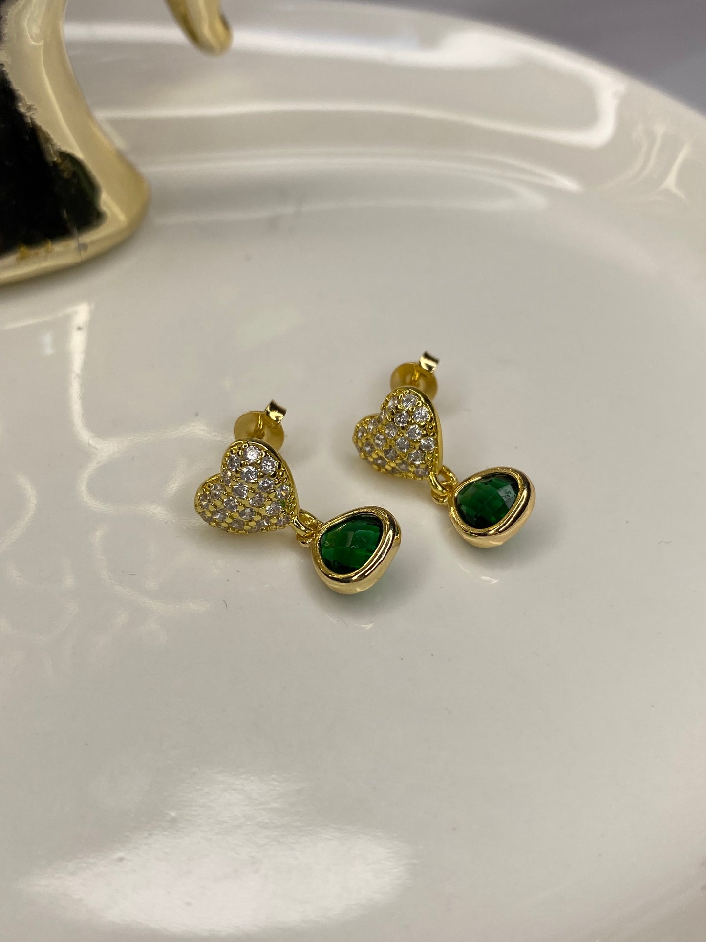 Aros Amada Corazón Microcircines y cristal verde Engastados Baño Oro 18 Kl