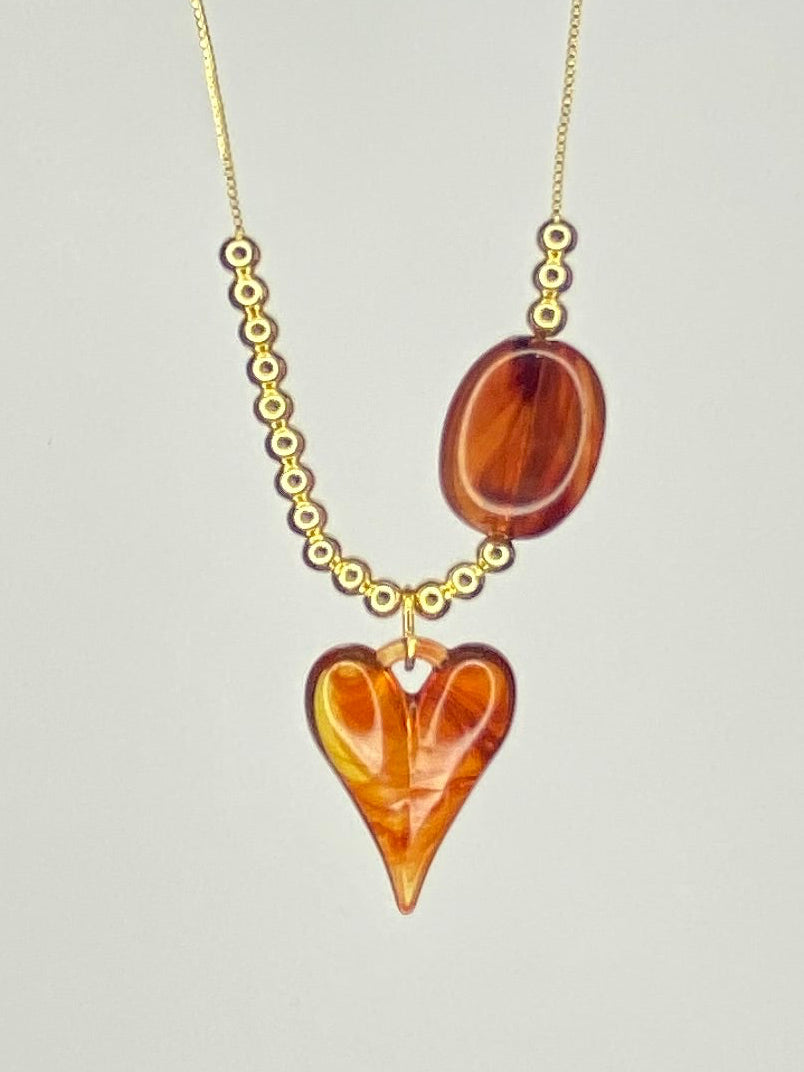 Collar amor carey, Cadena baño oro y colgantes acrílicos