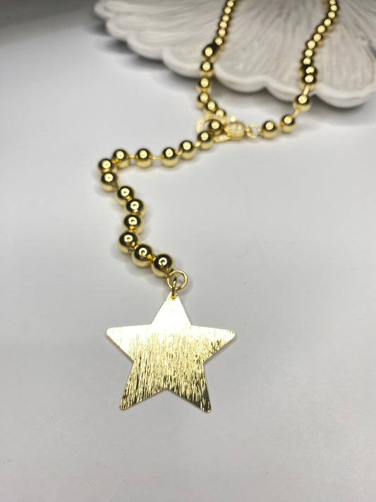 Collar Largo Estrella cadena de Maxi balines bañados en oro.
