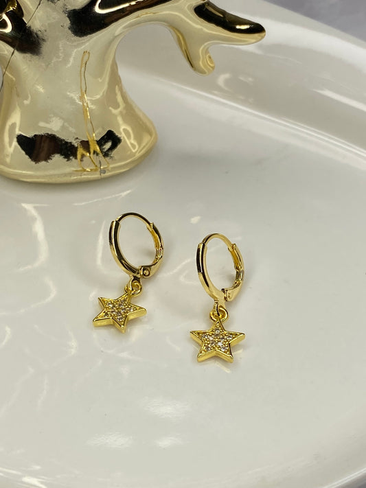 Aros argolla dorada con  Estrella microcircones