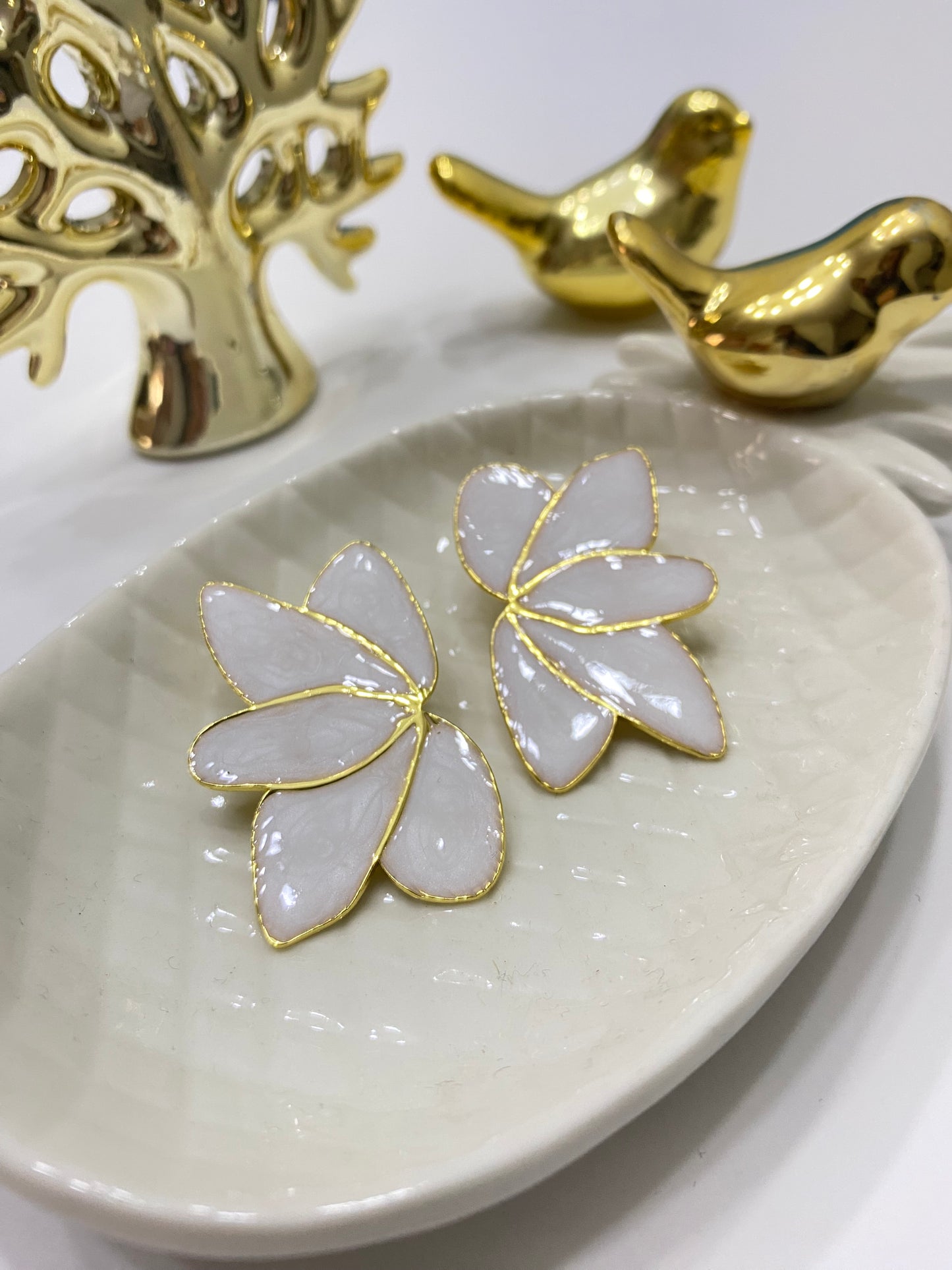Aros acero Flor Abanico esmalte blanco
