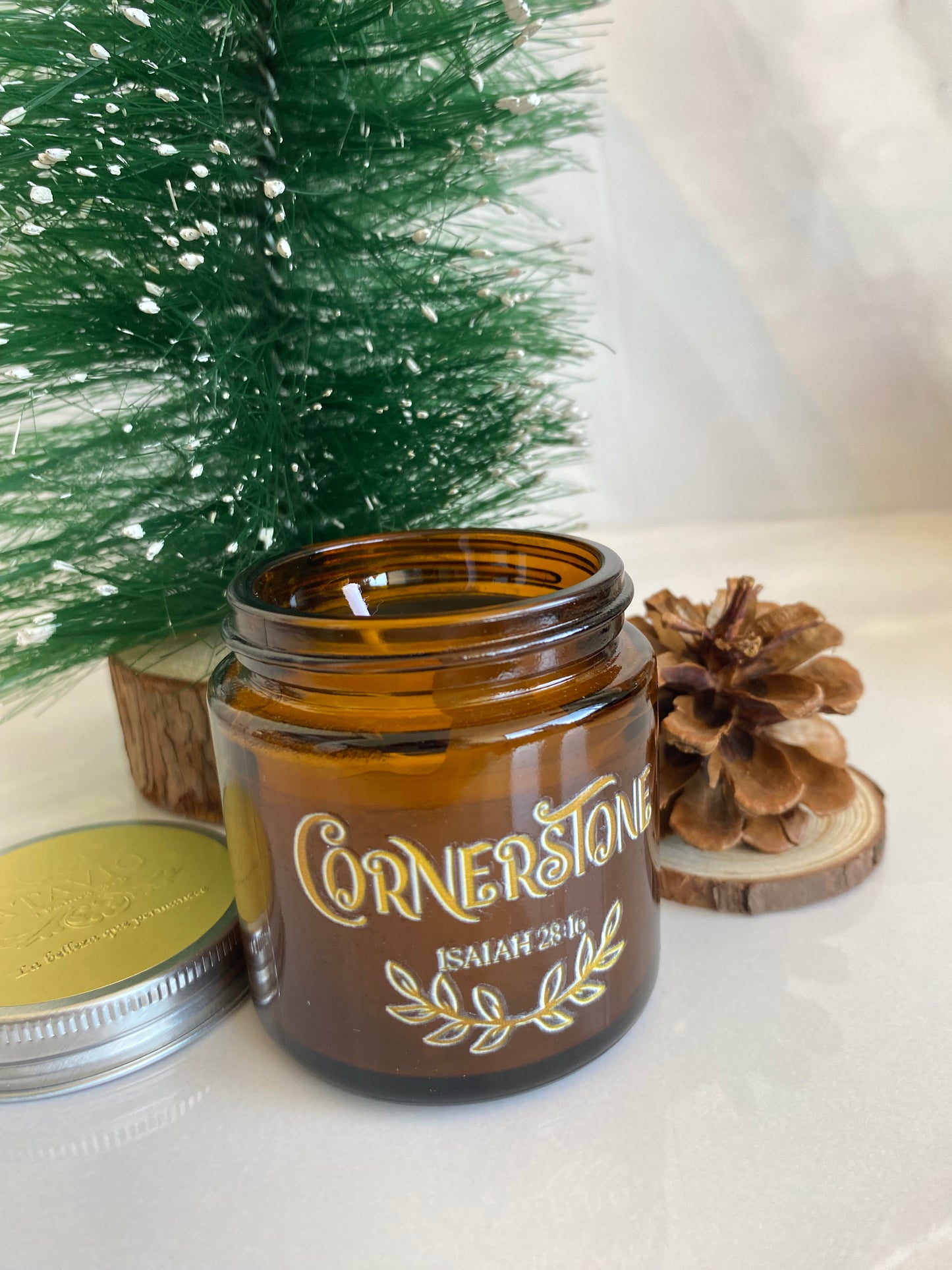 Vela Cornerstone con tapa de metálica aroma verbena